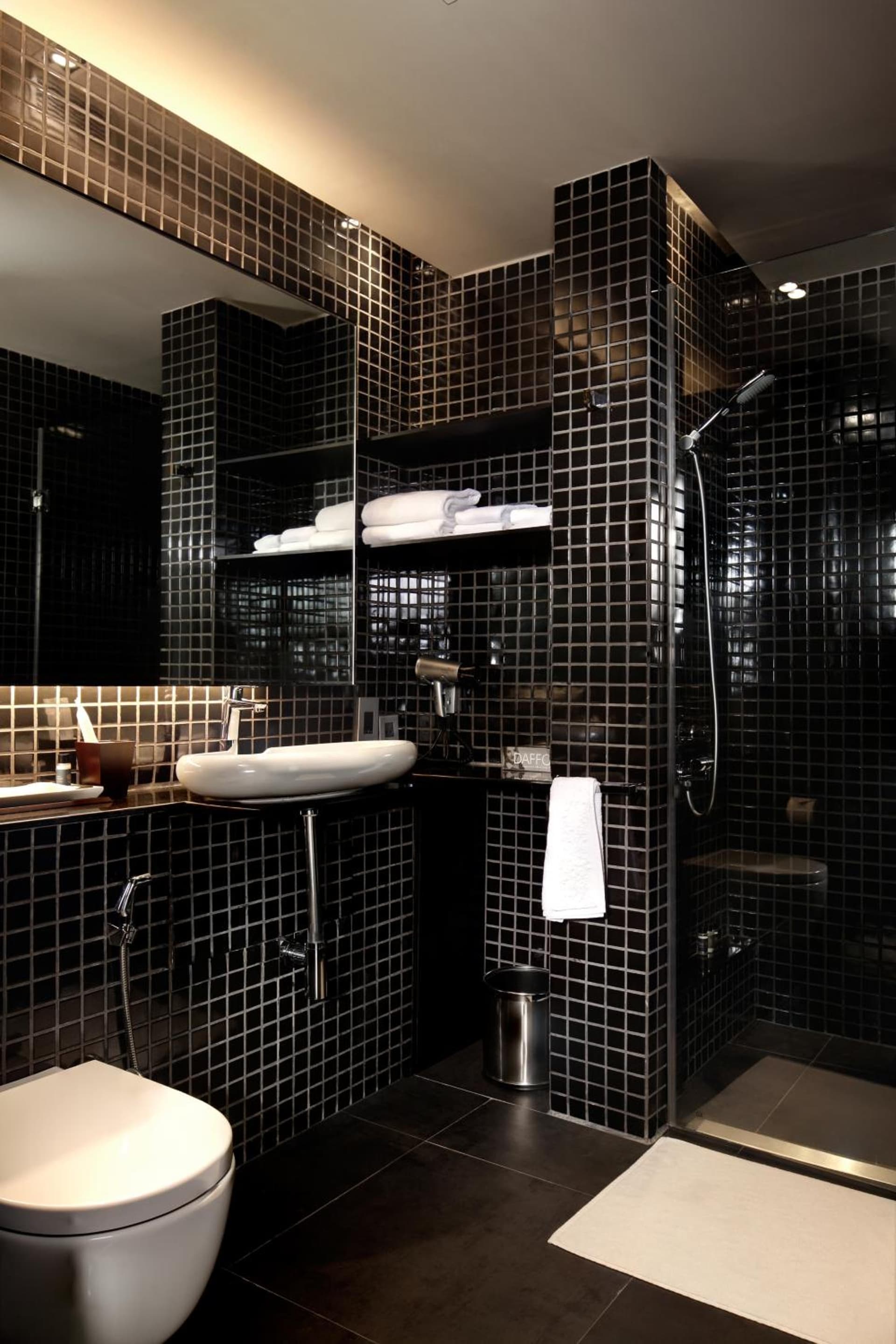 Standard Queen Accessible Room