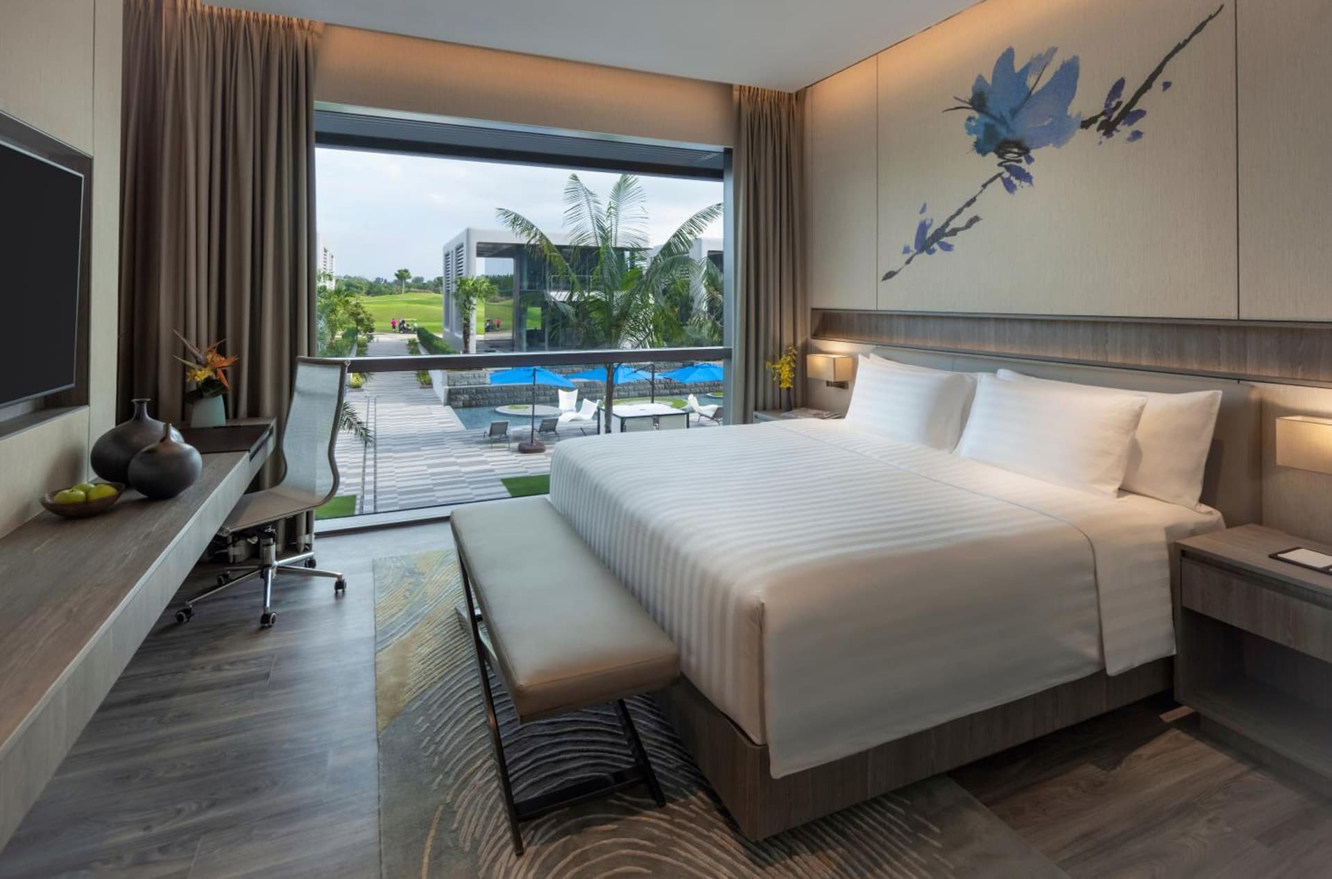 Executive King Pool View Room