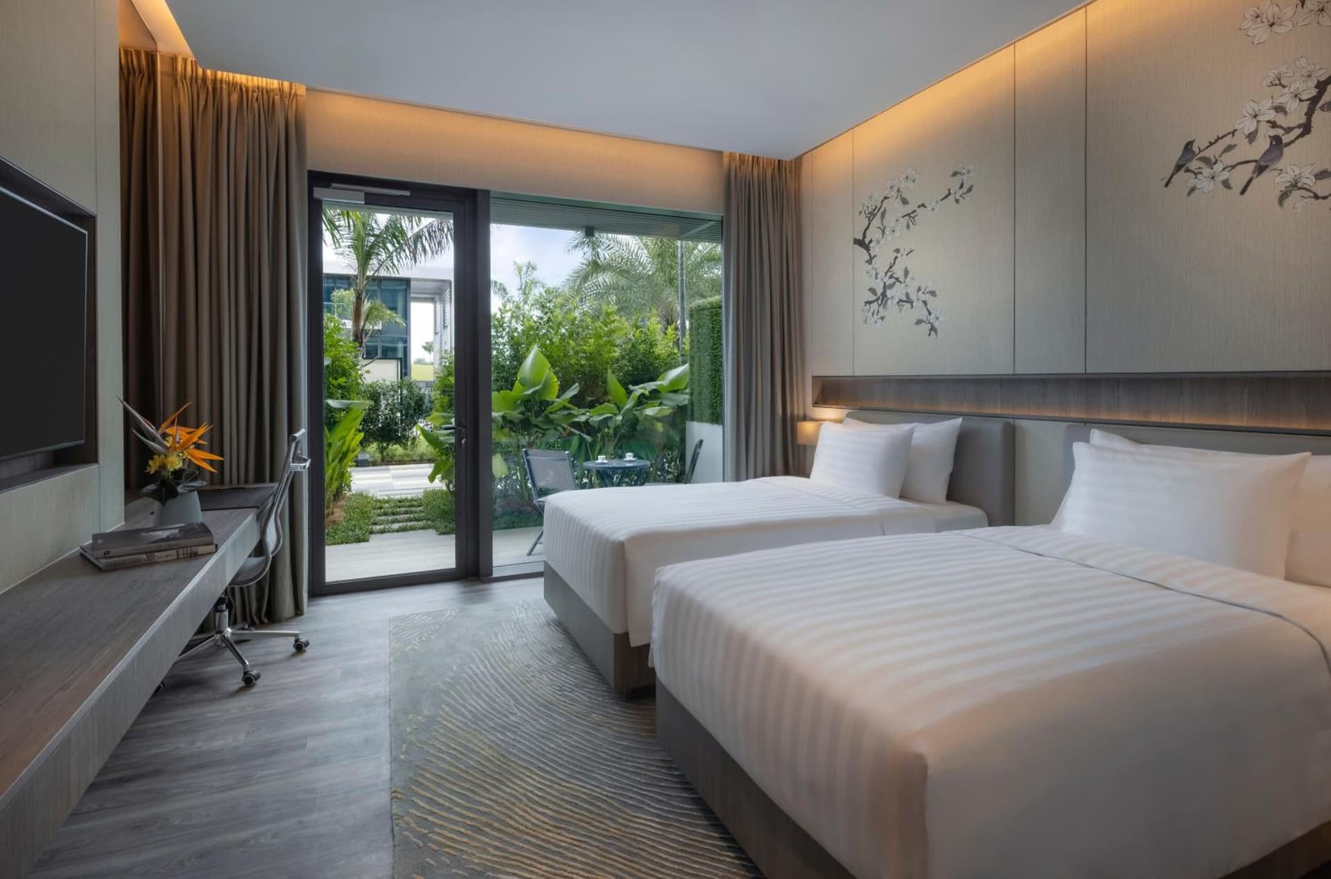 Deluxe Twin Pool View Room