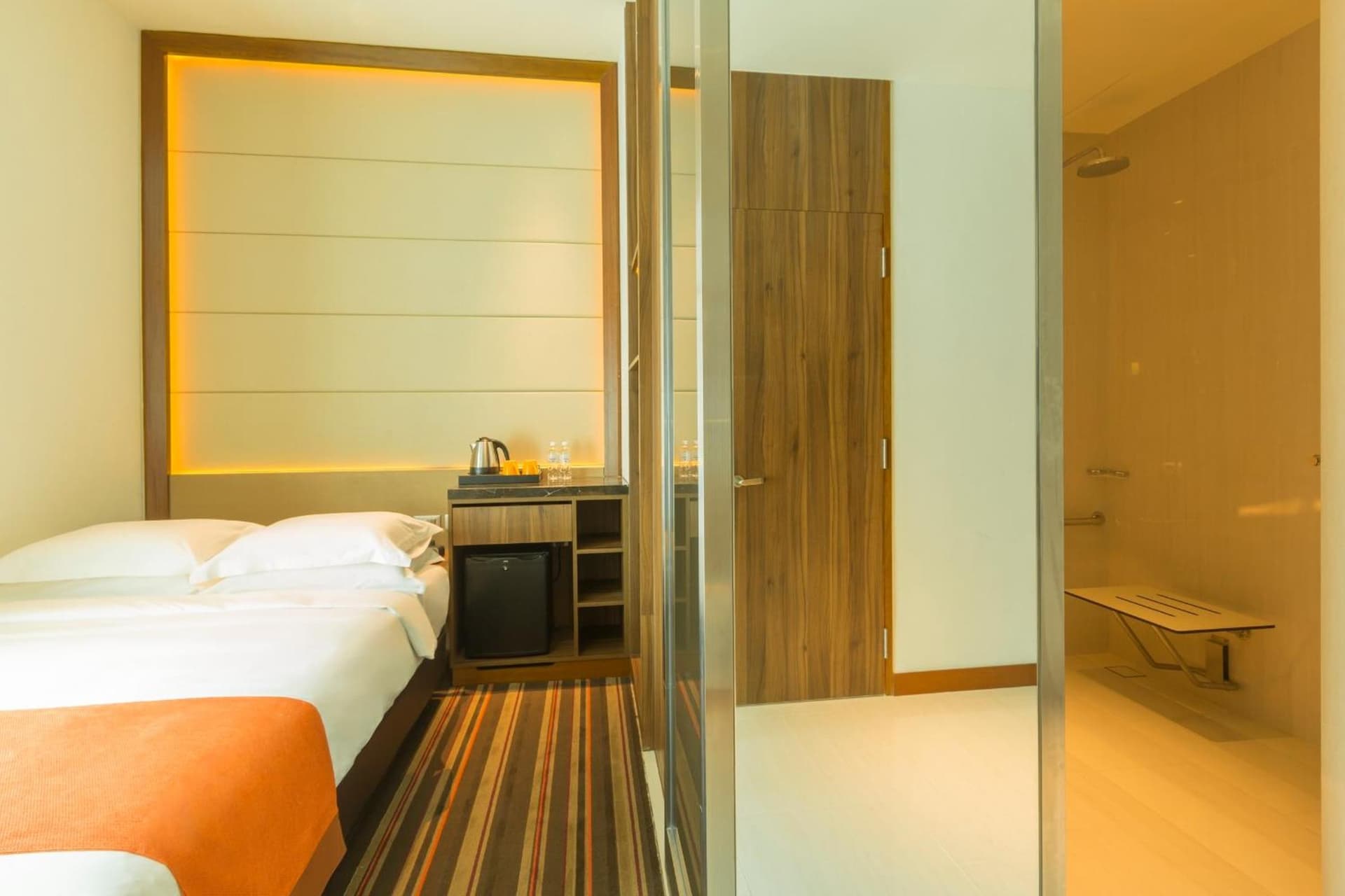 Queen Accessible Room