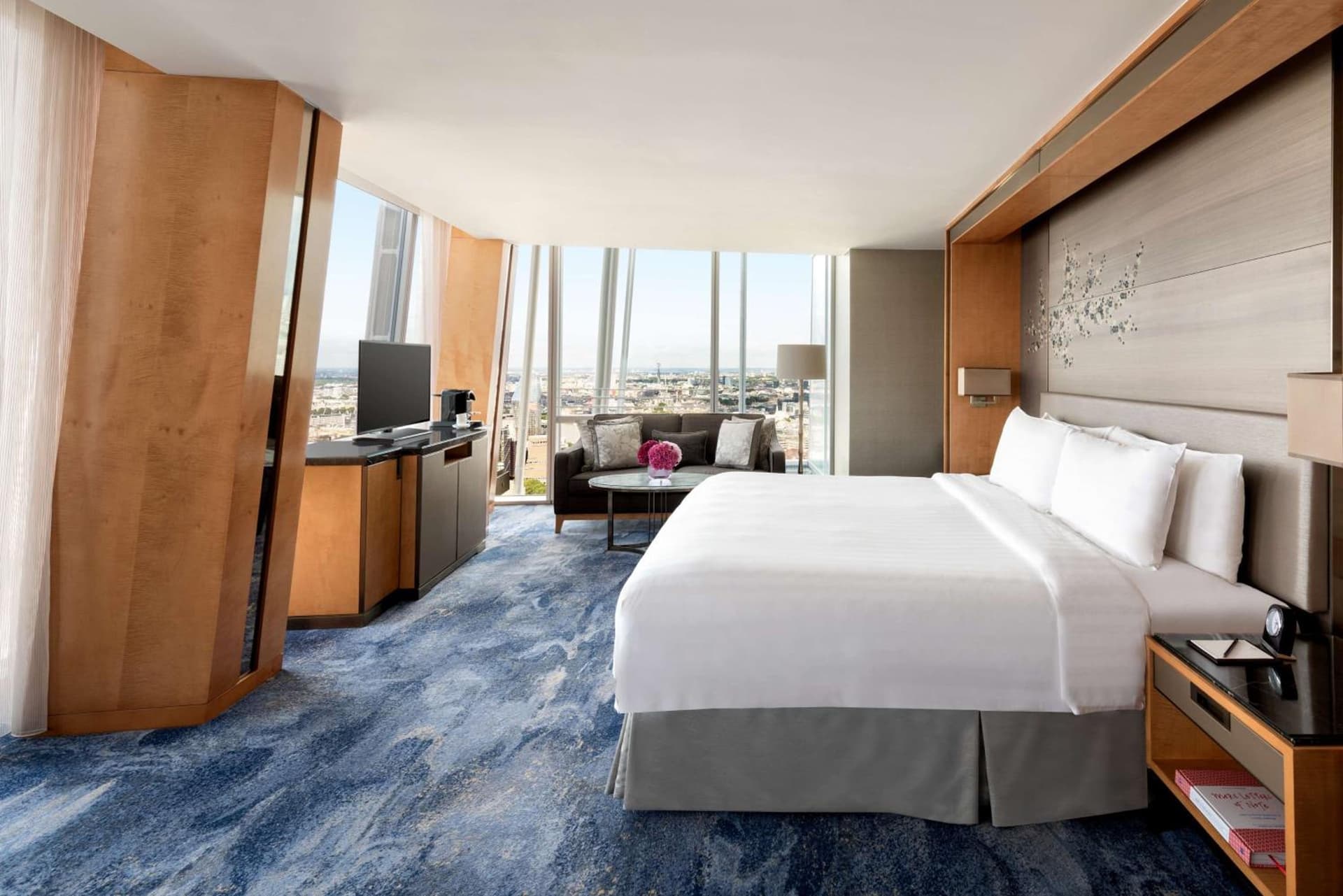 Deluxe King City View Room