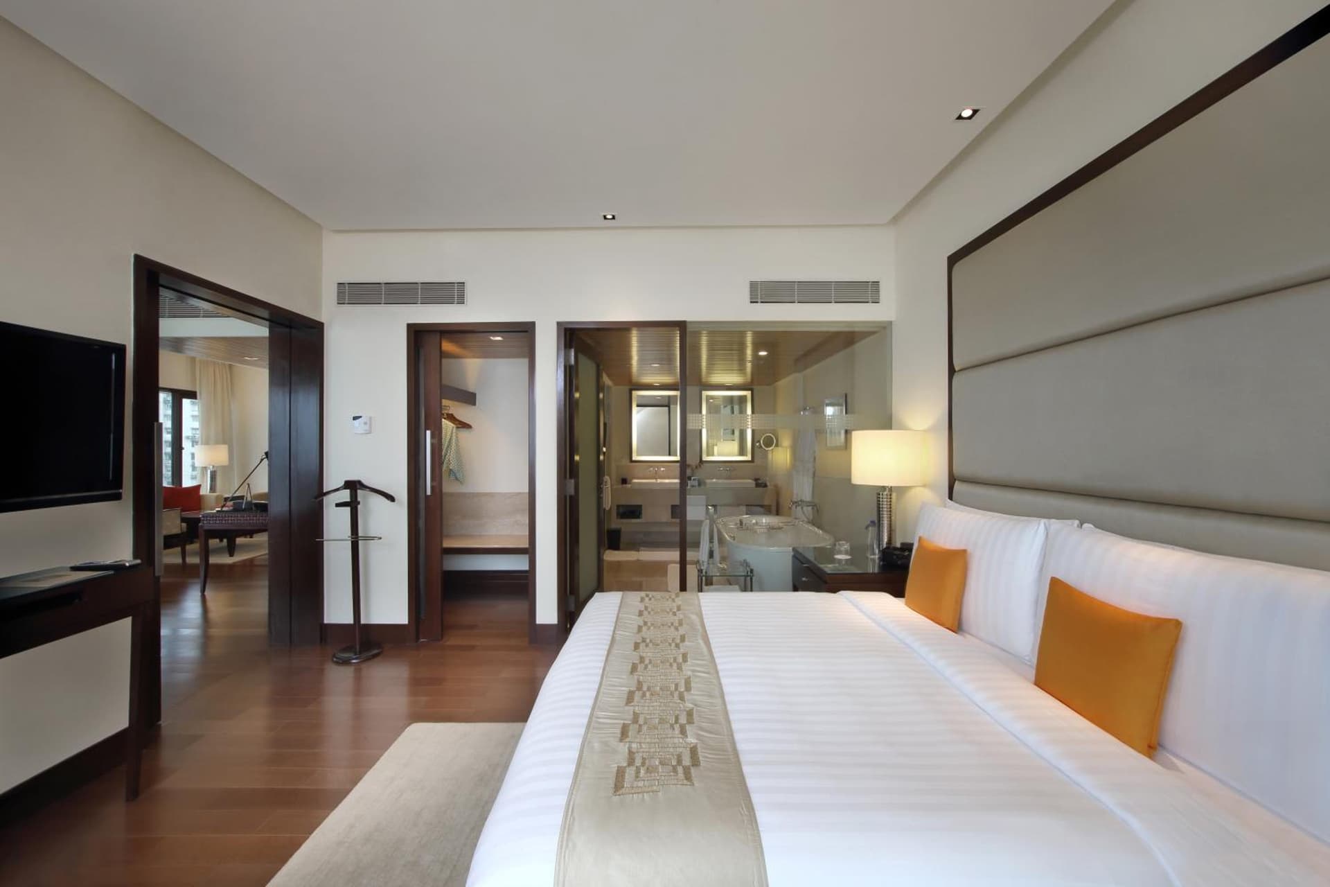 Suite Queen Ocean View Room