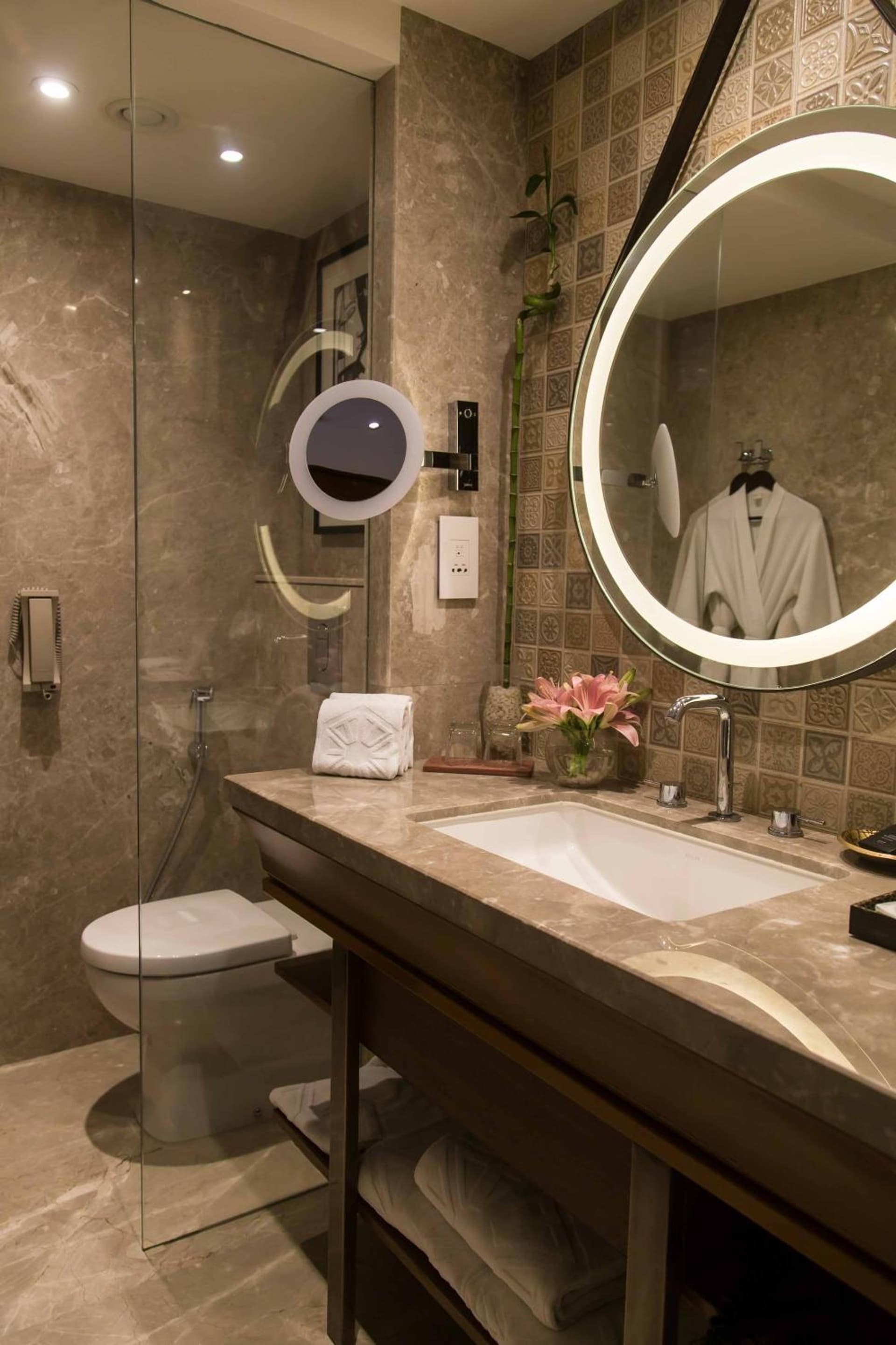 Luxury King Room