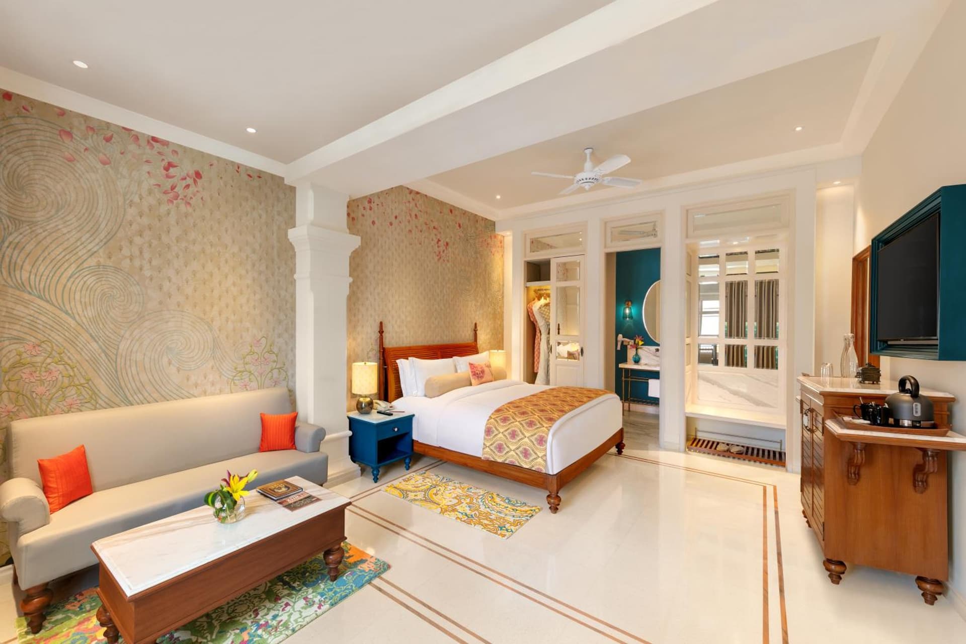 Deluxe Room King Bed Courtyard View