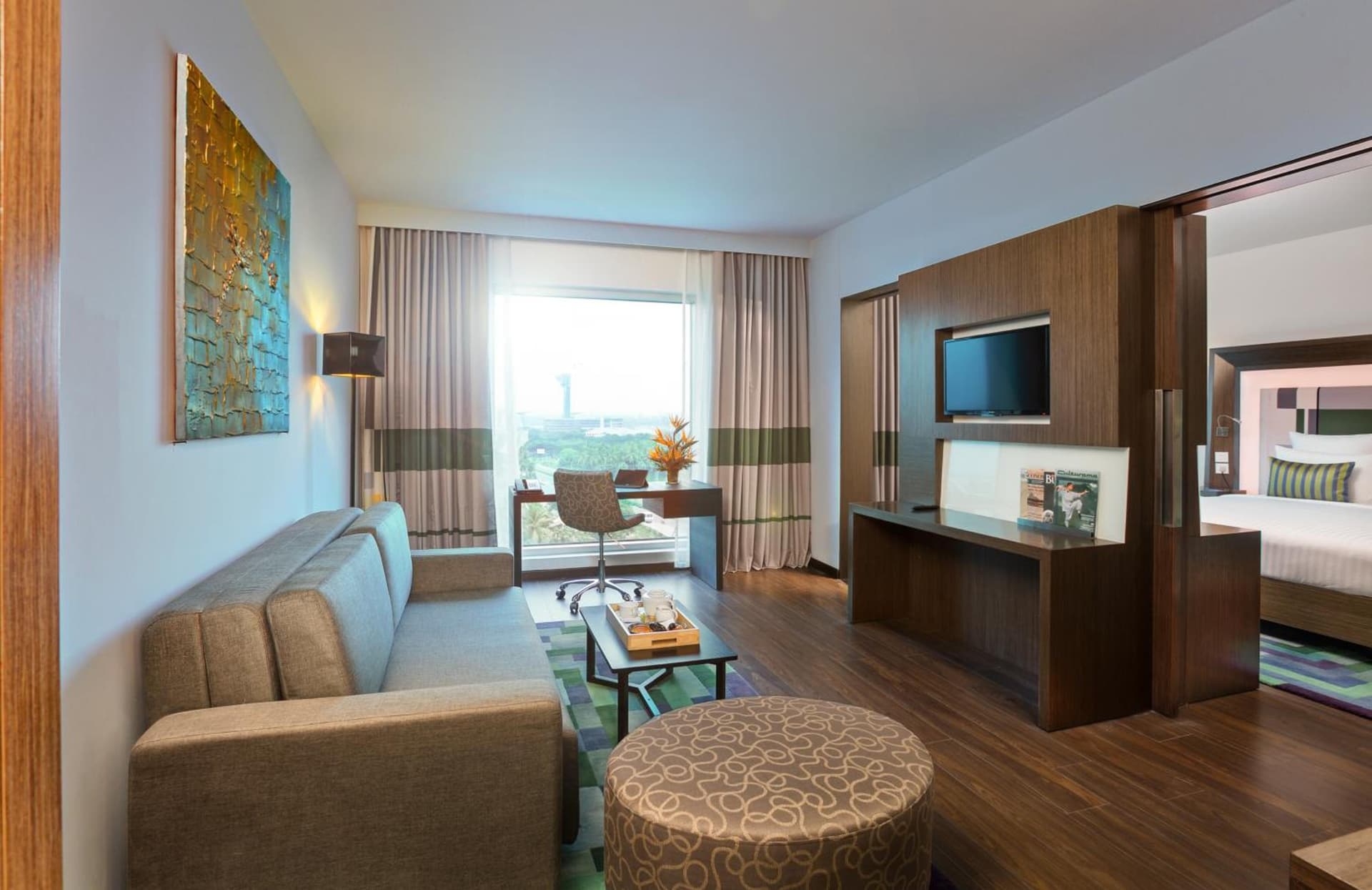 Executive Suite King Bed Separate Living Room Bathtub