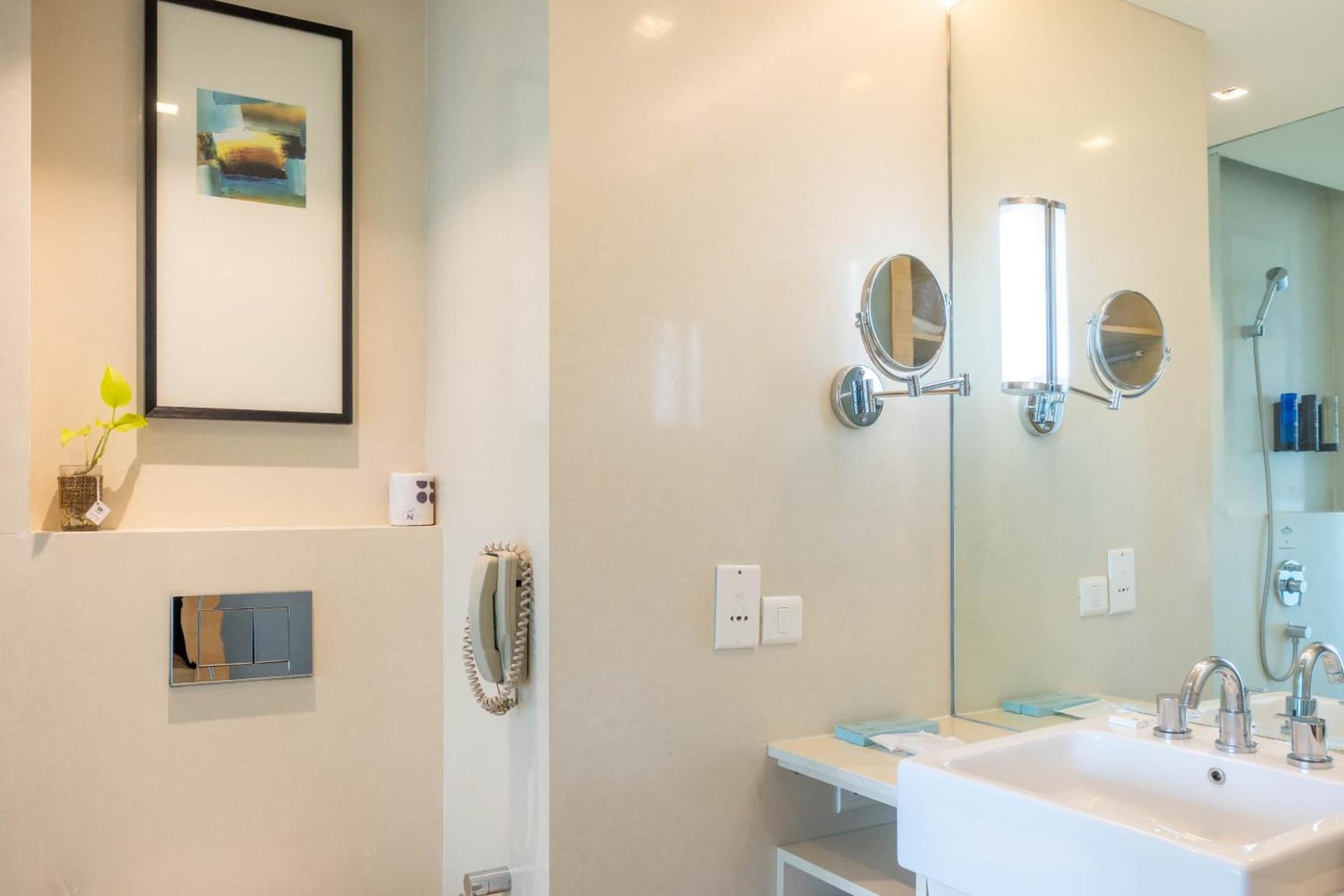 Superior Room with King Bed And Pool View