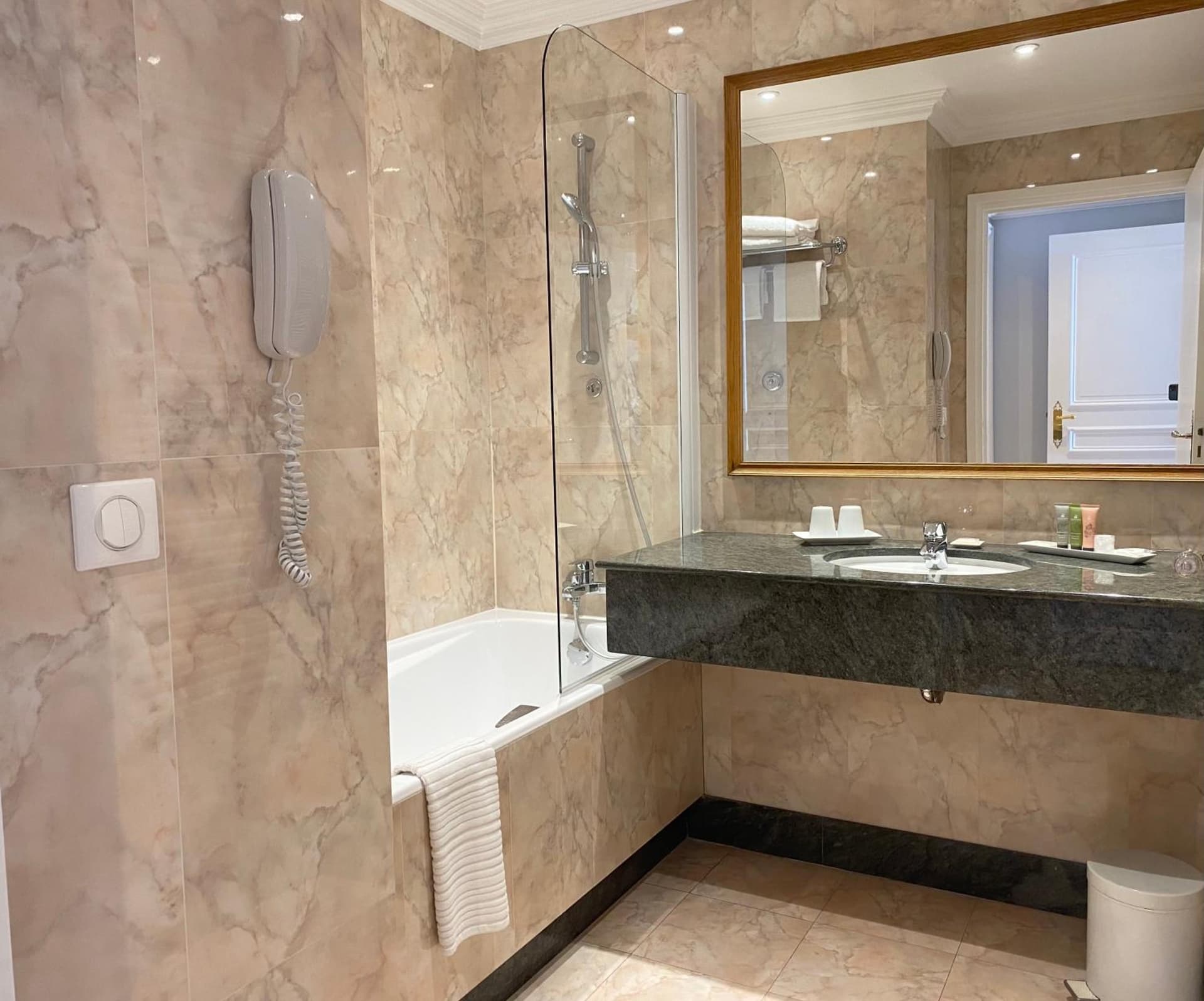 Suite Twin Terrace Room