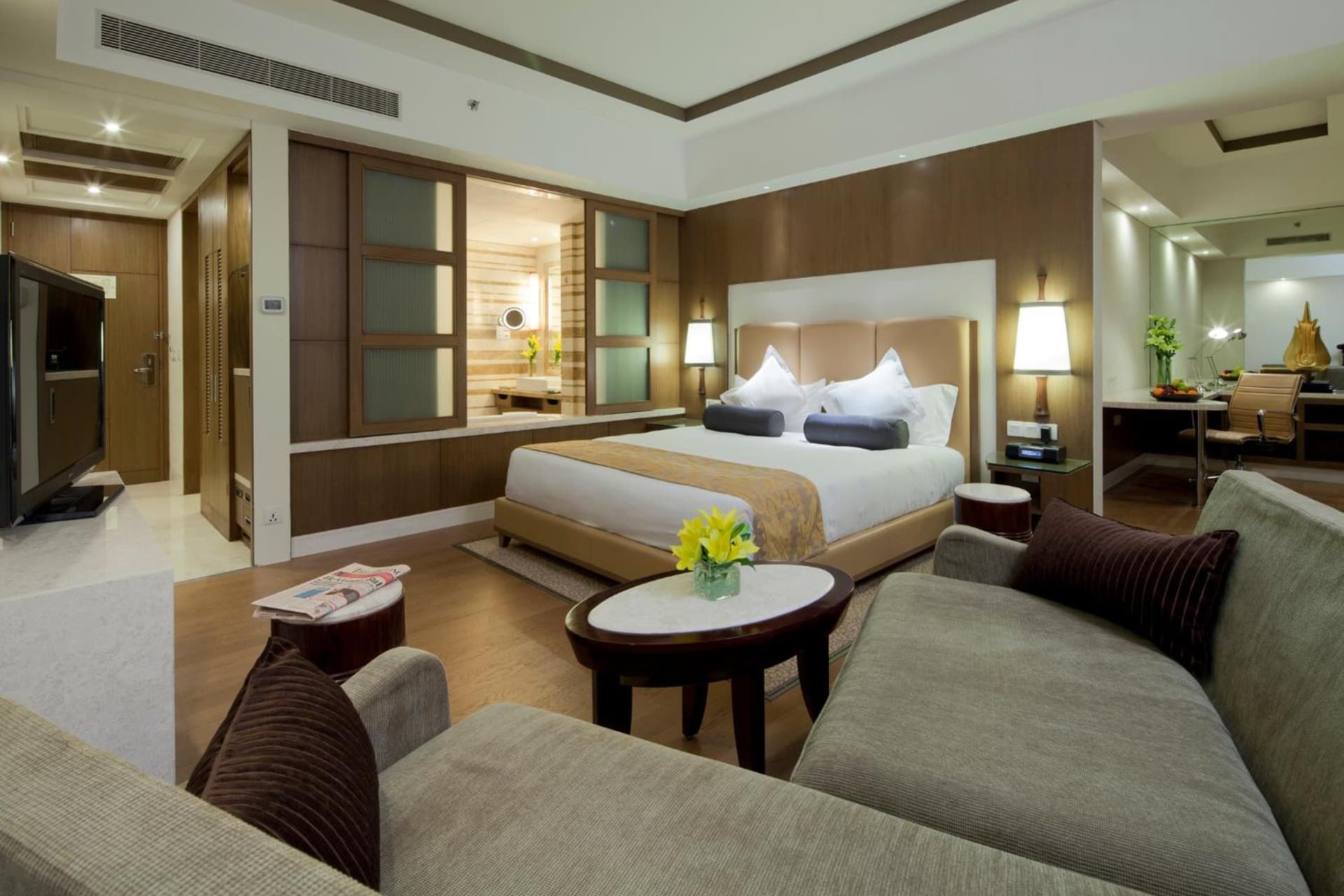 Bedroom Suite Lounge Access Smoking