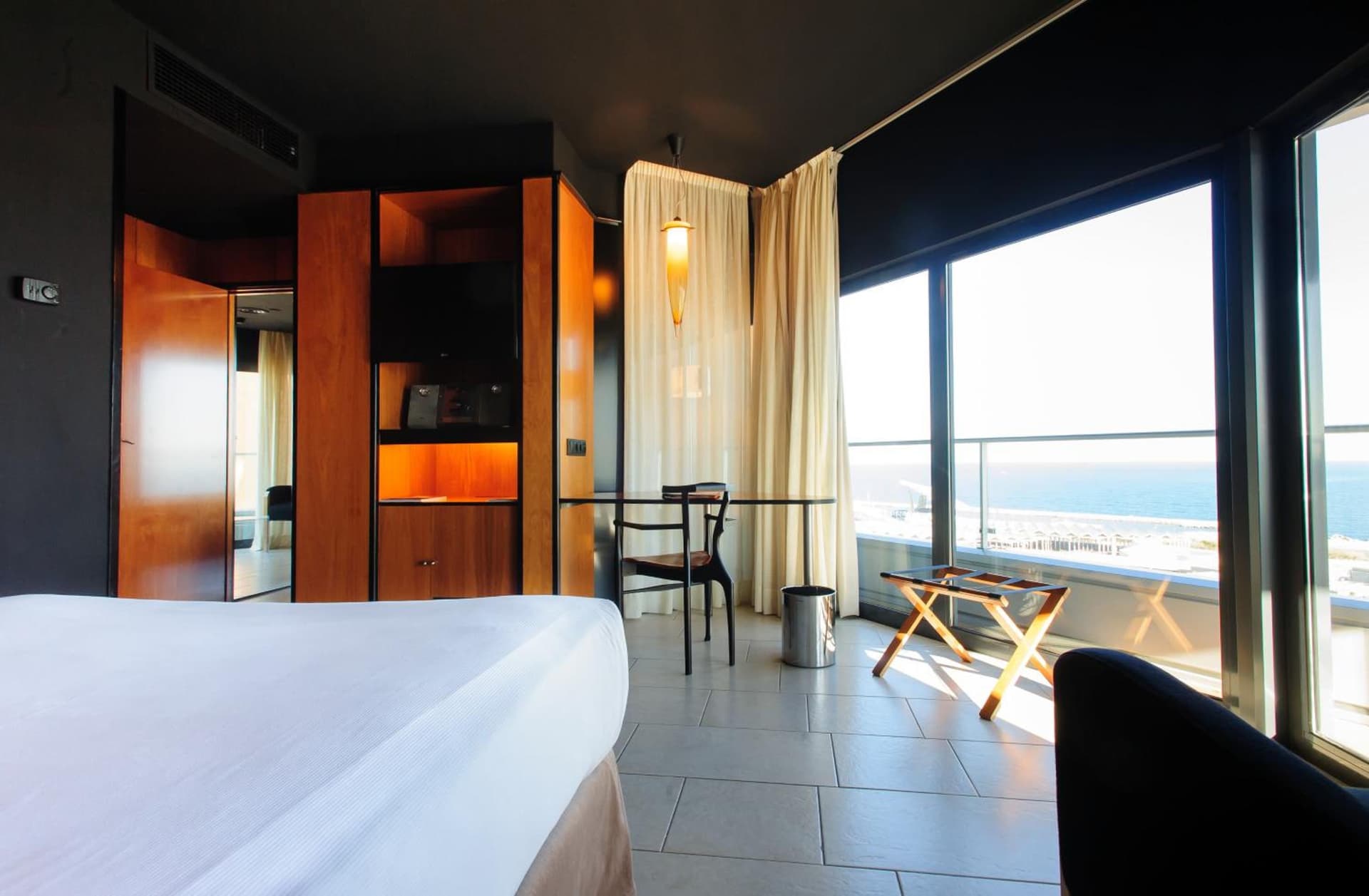 Queen Terrace Room