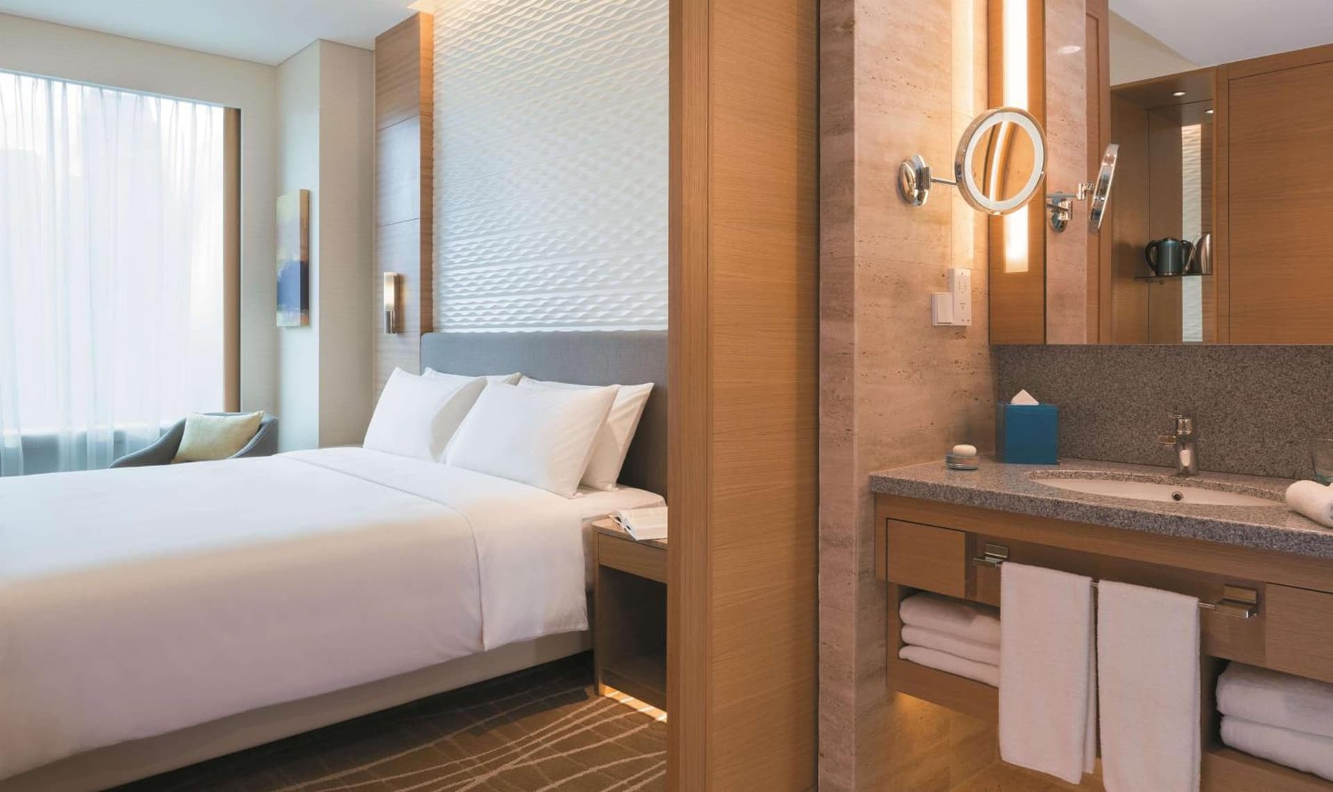 Superior King City View Room