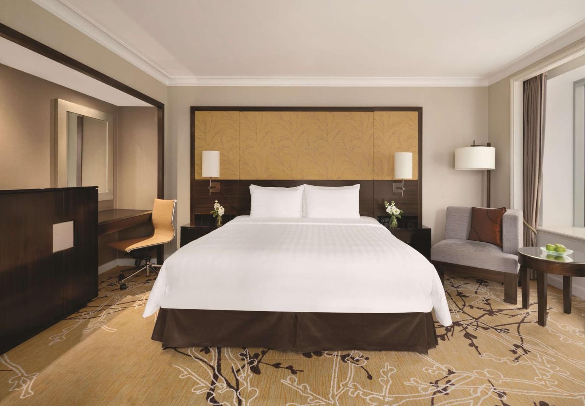 Deluxe King City View Room