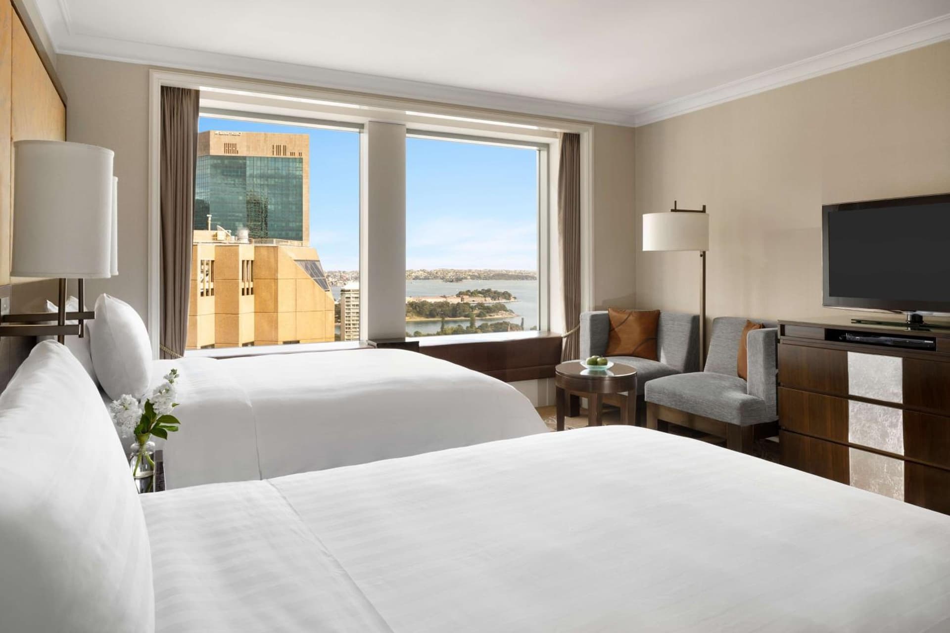Executive Twin City View Room