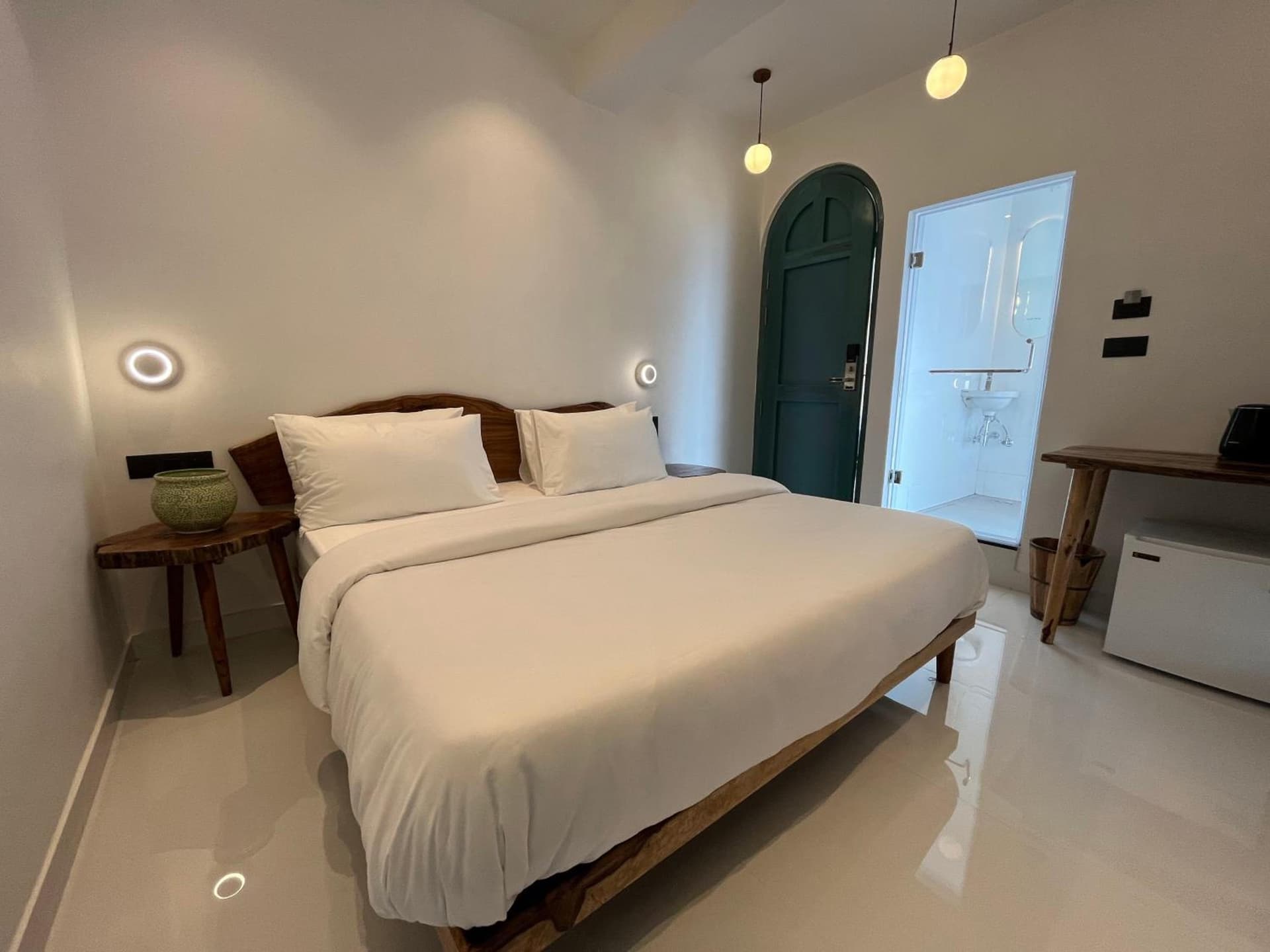 Deluxe Double Lake View Room