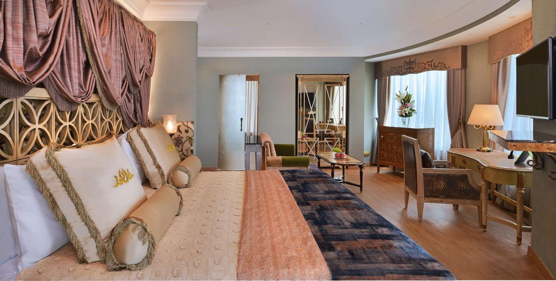 Crescent Suite