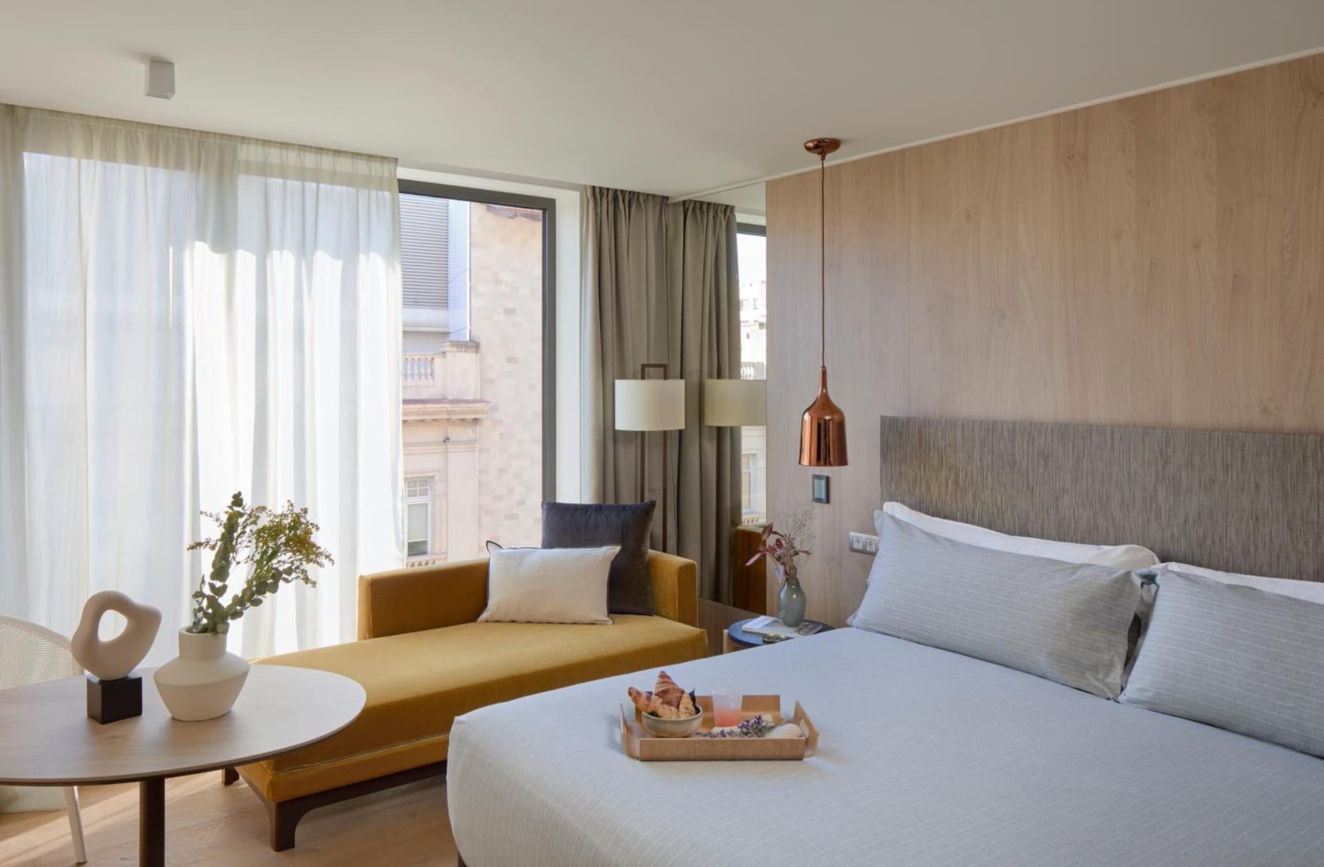 Standard King Or Twin City View Room