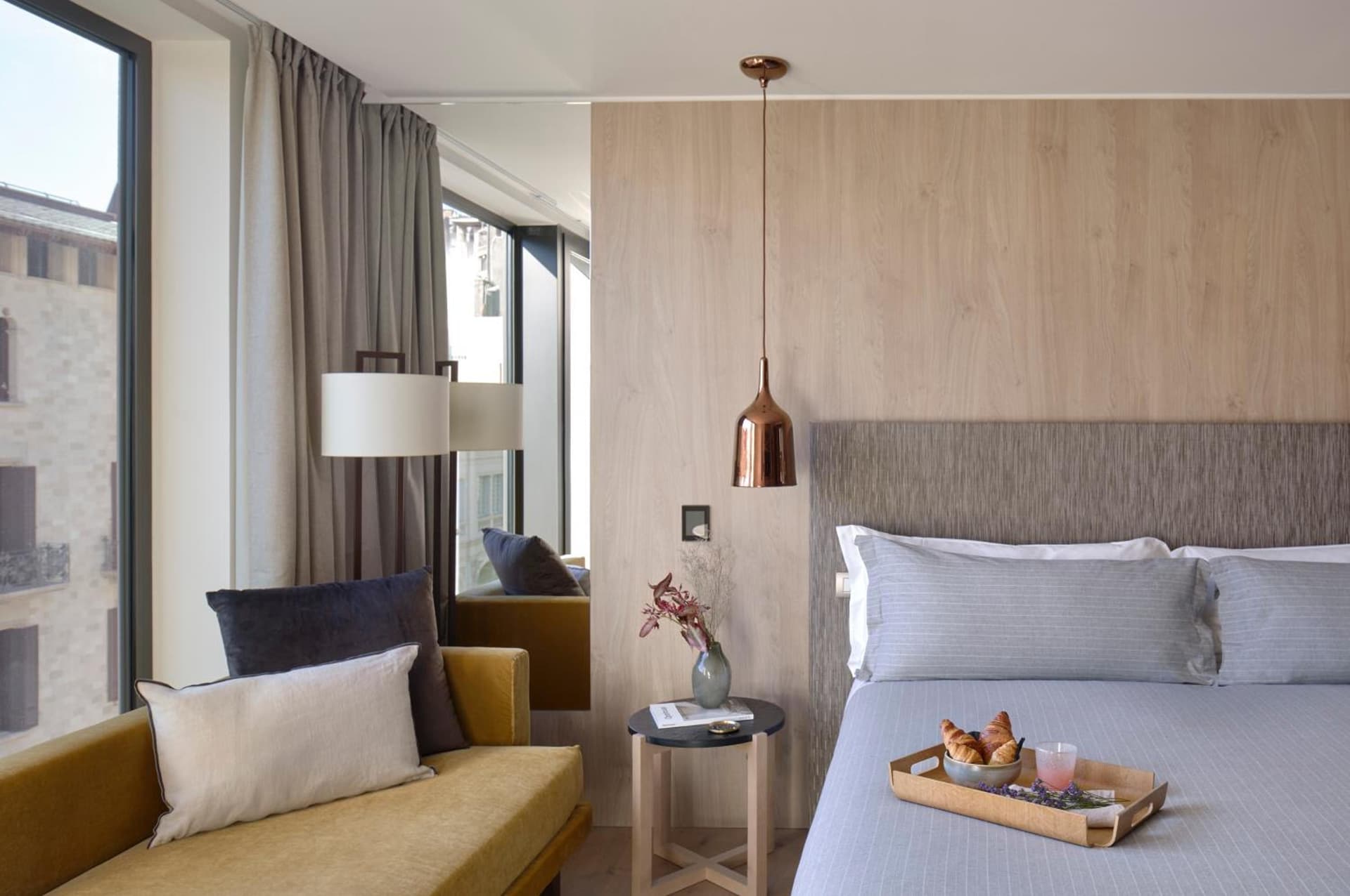 Standard King Or Twin City View Room