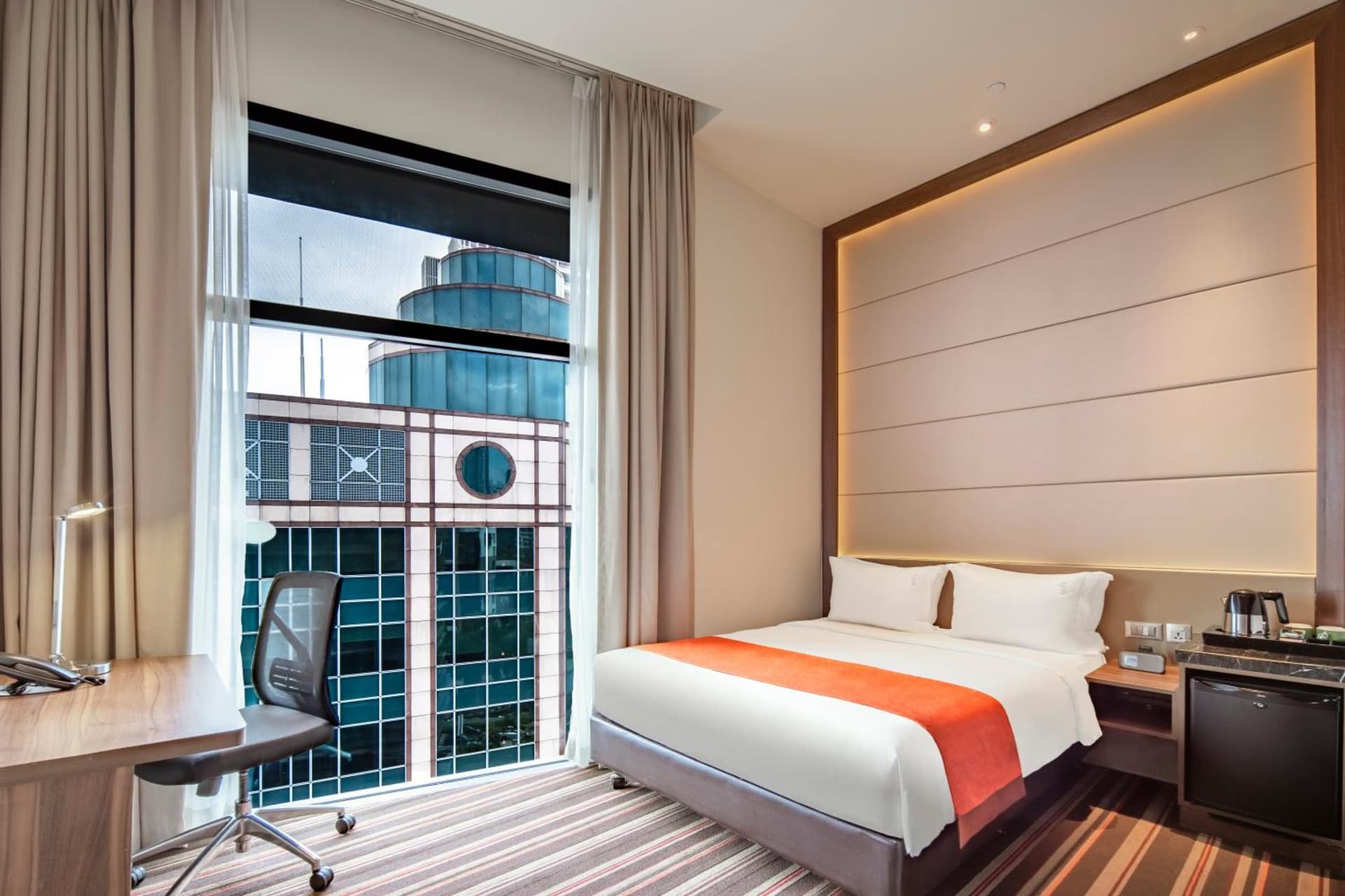 Queen Accessible Room