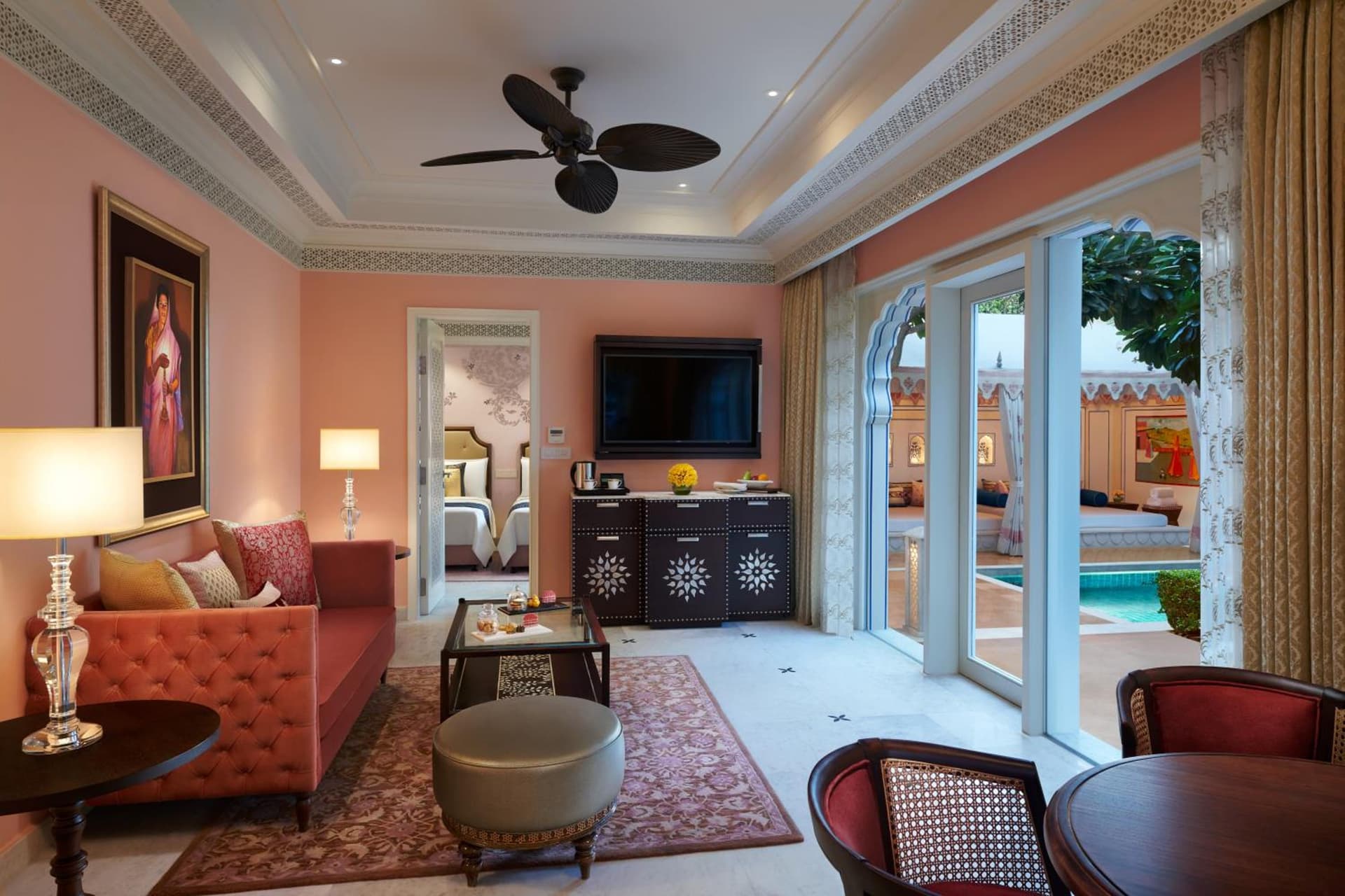 Maharani Suite(1 King Bed And 2 Queen Beds)