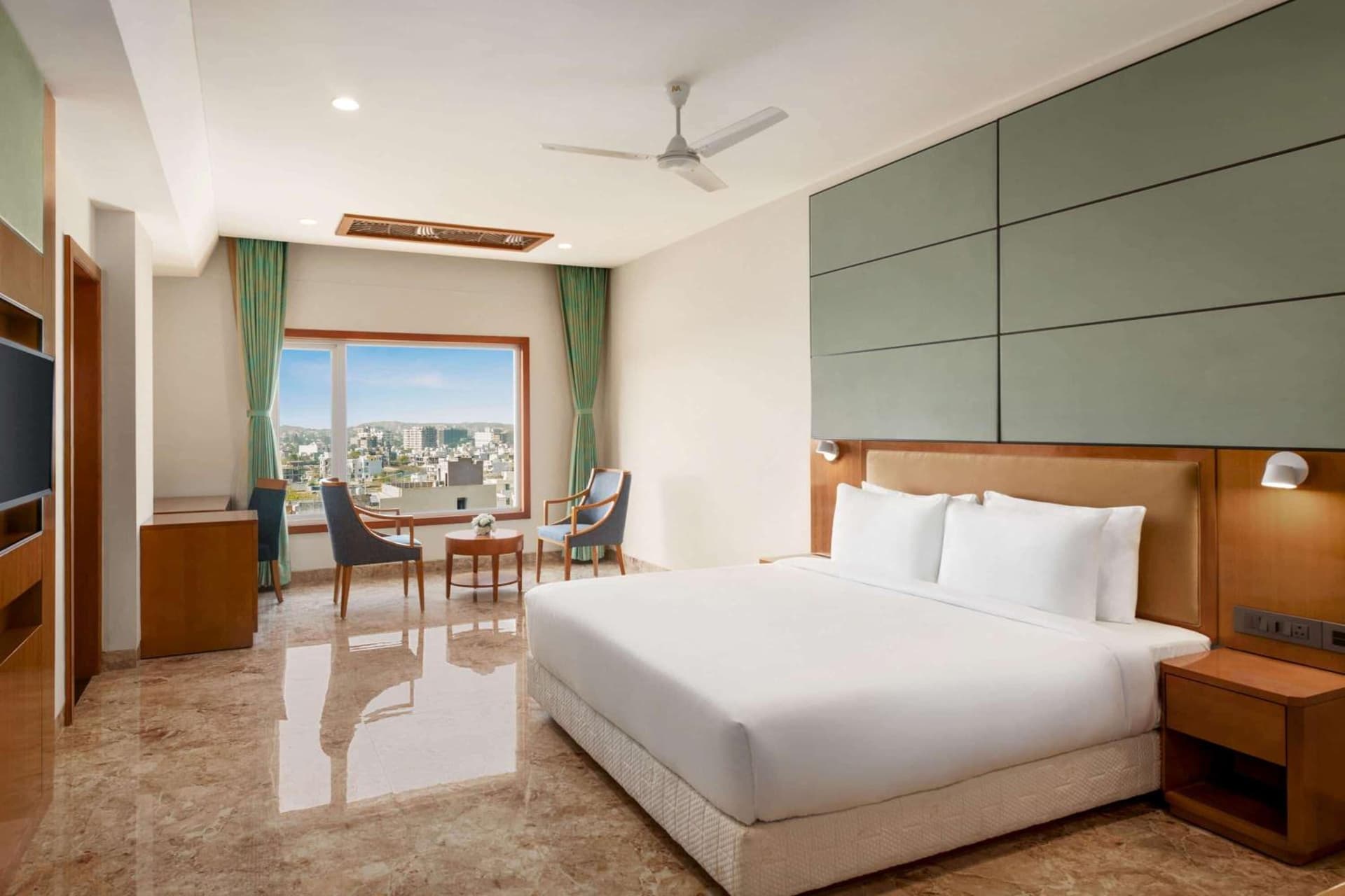 1 King Bed, Premium Room, Non-Smoking