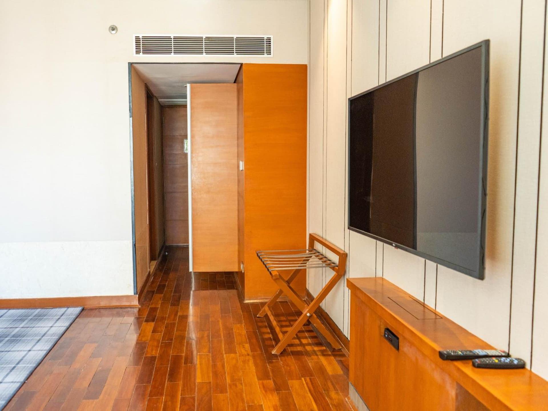 King Pool View Room