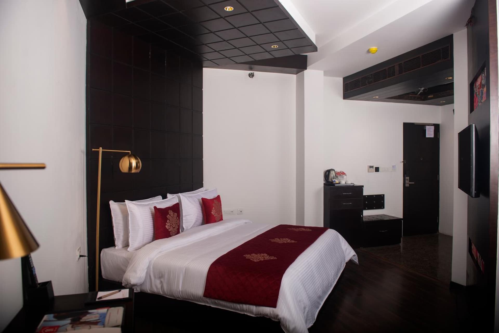 Deluxe King Room, No View