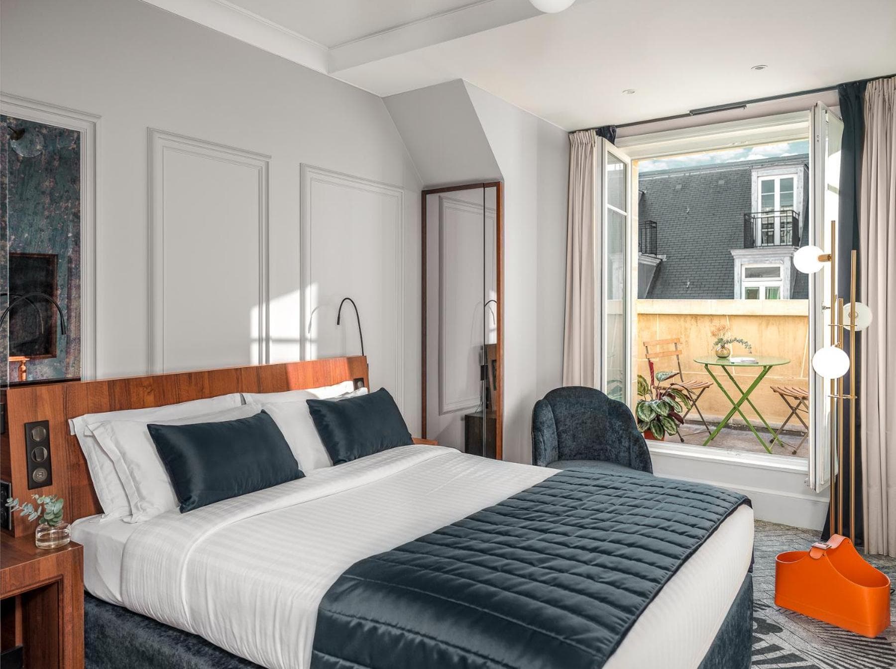 Queen Balcony Room