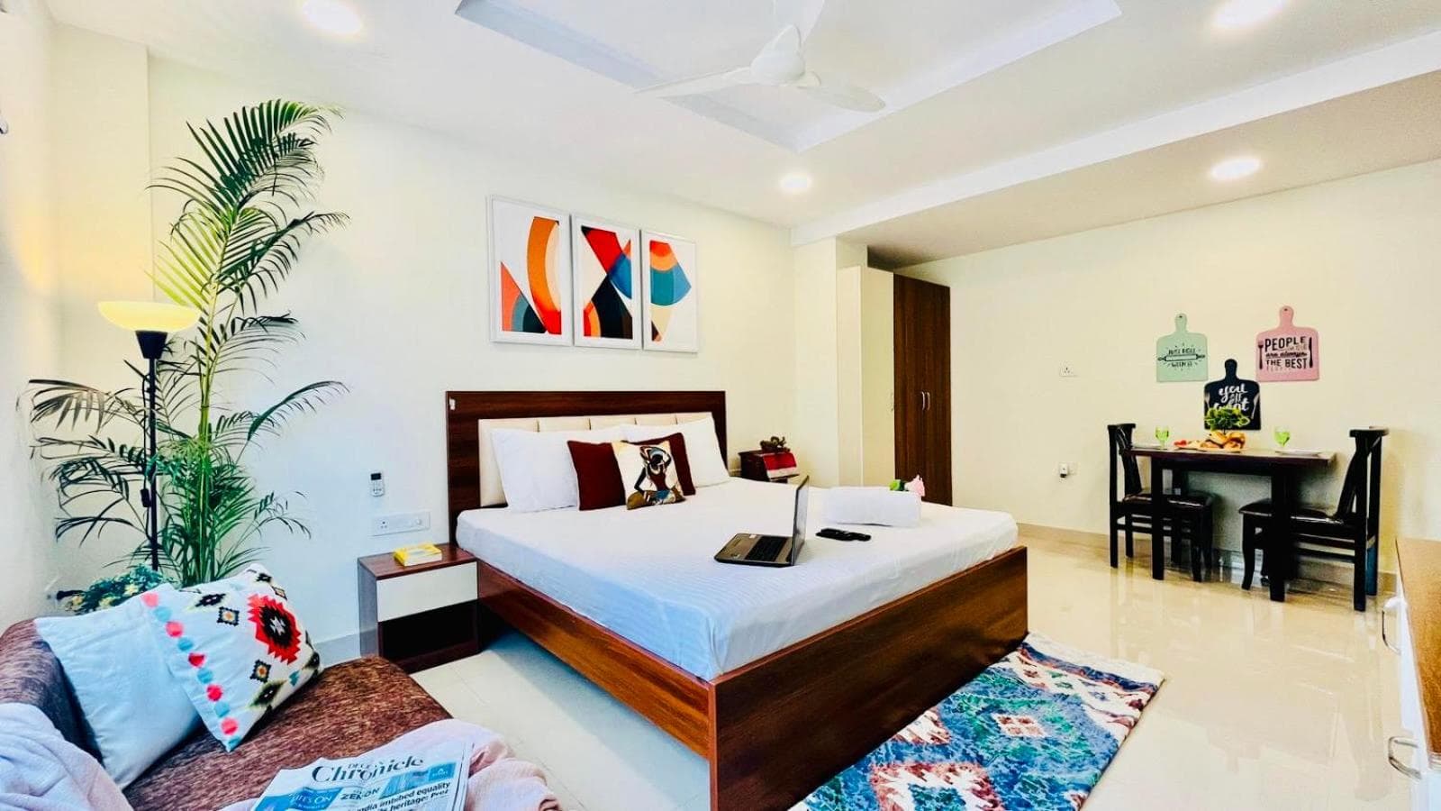 Premier Queen Room