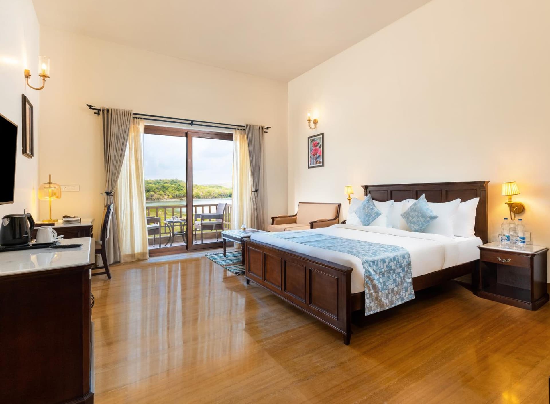 Suite with Lake View