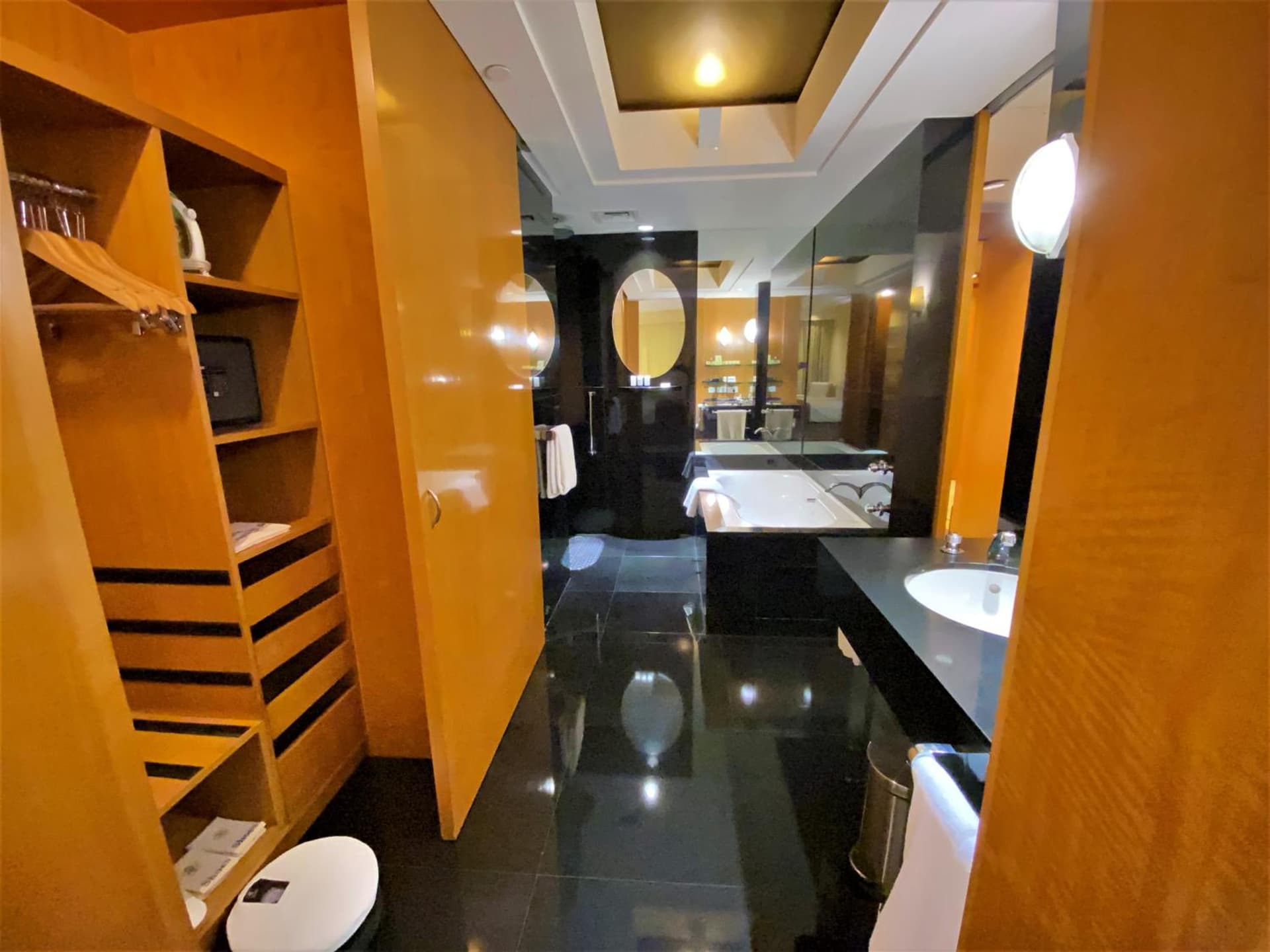 Club King Room