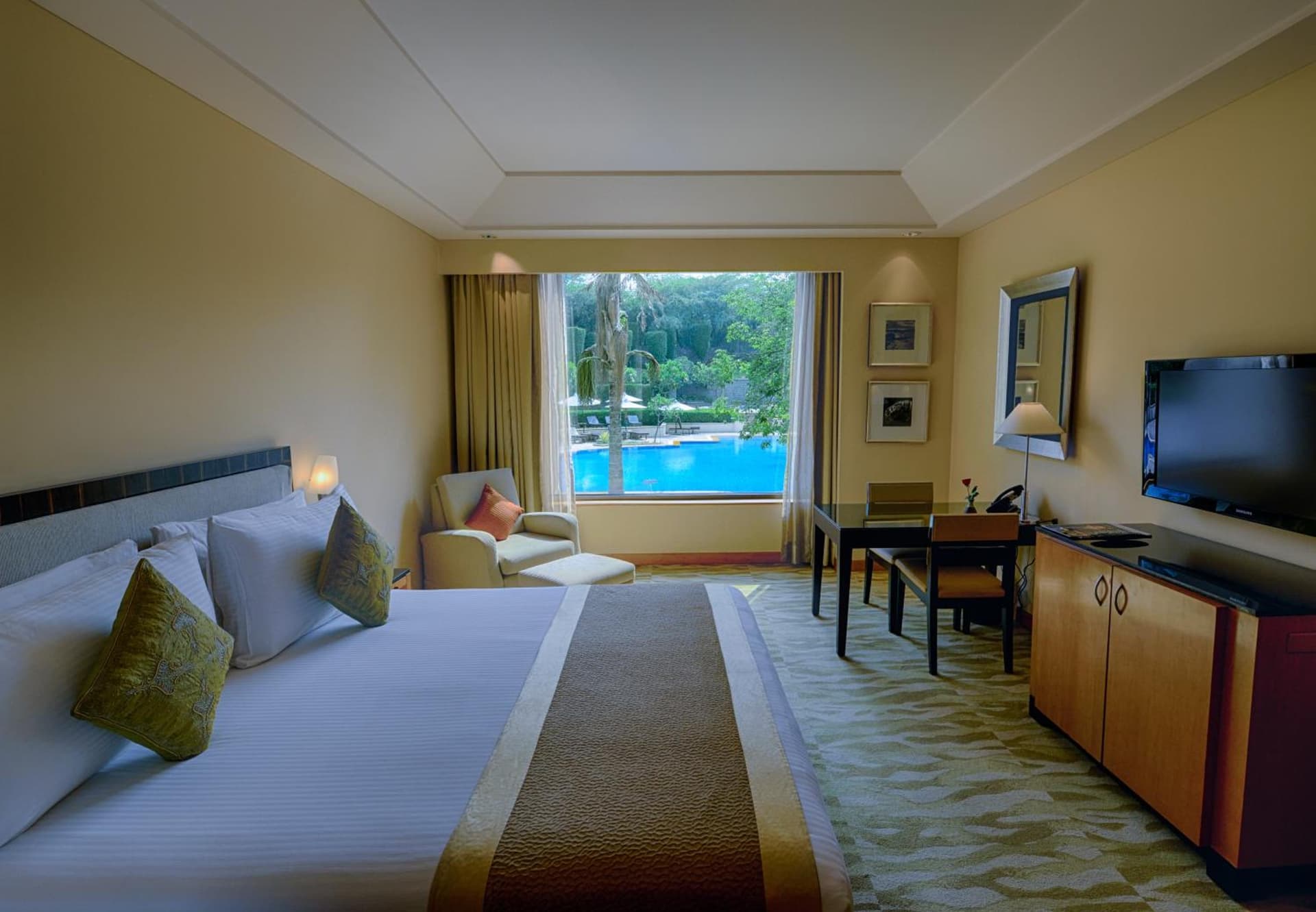 Deluxe King Room