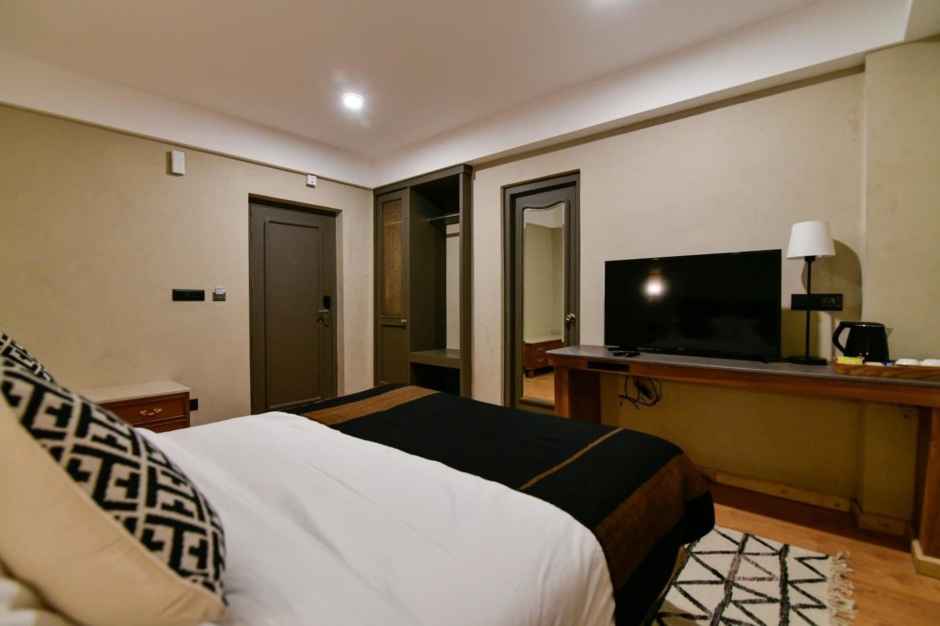 Deluxe Queen Room