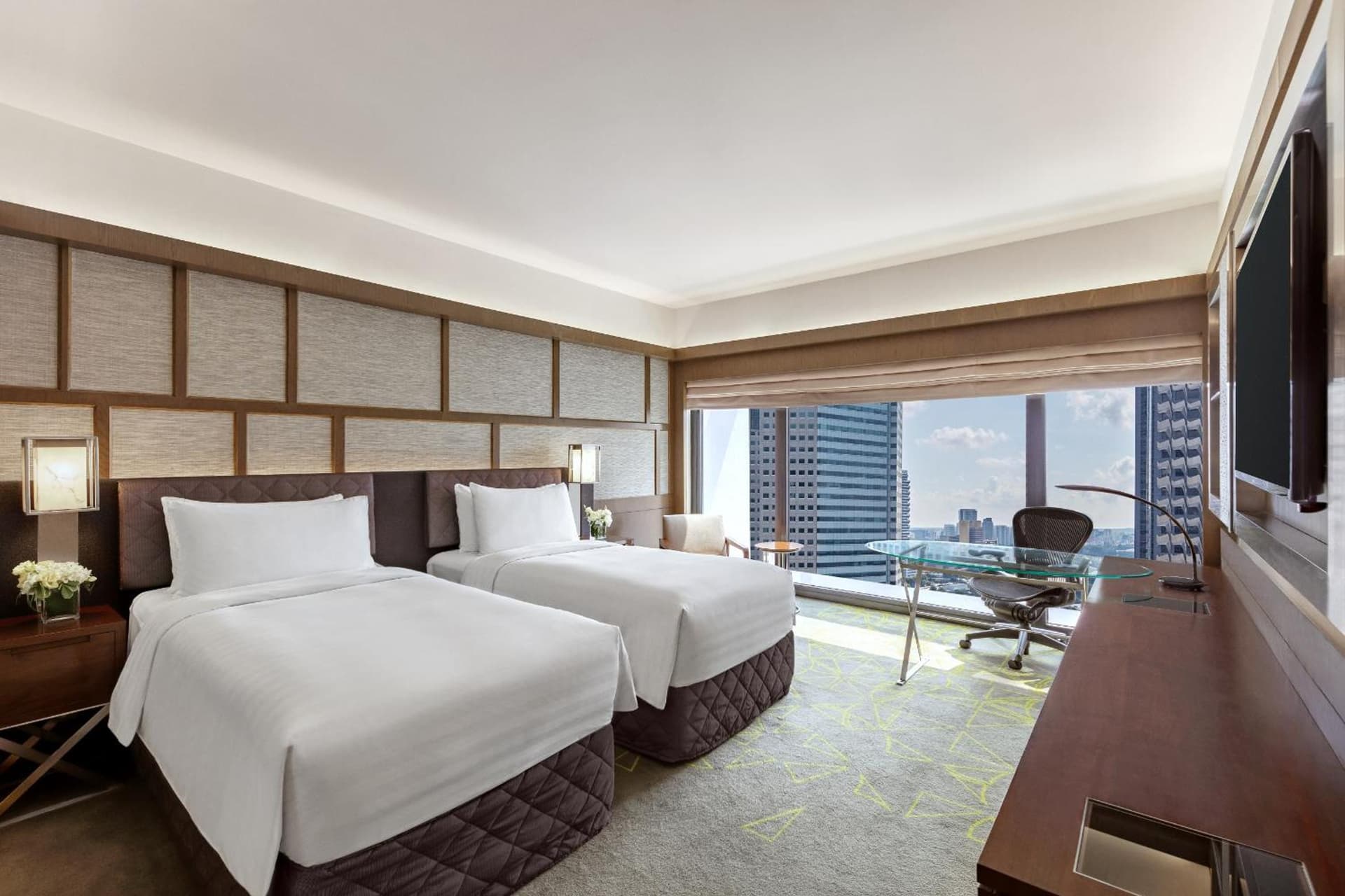 Deluxe Twin City View High Floor Room