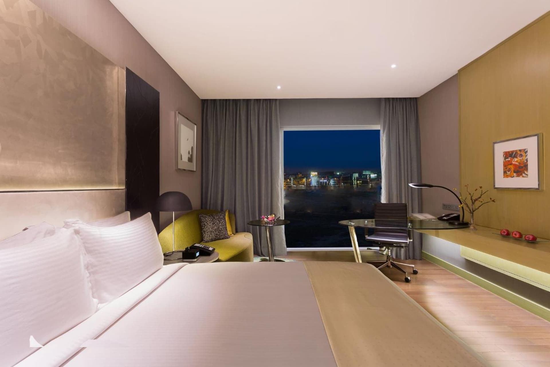 Standard King Pool View Room