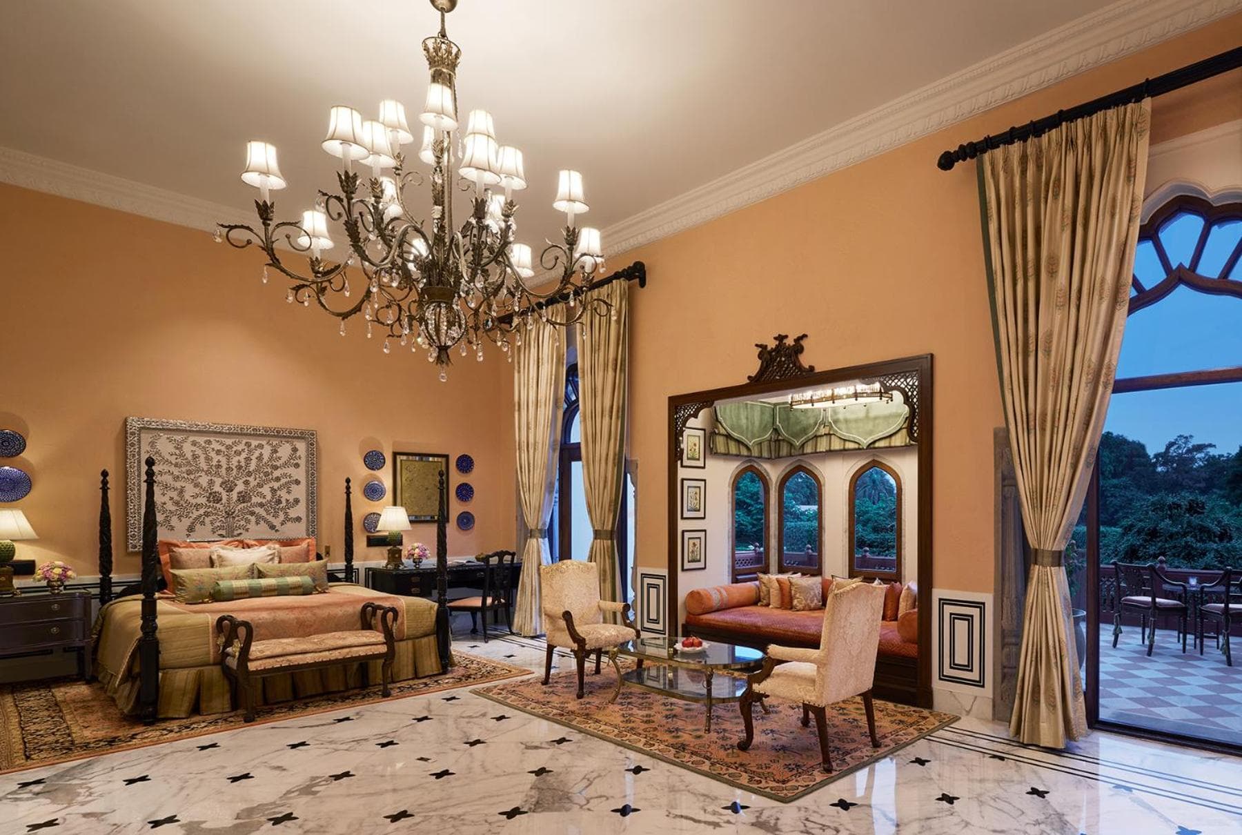 Historical 1 Bedroom Suite Garden View King Bed