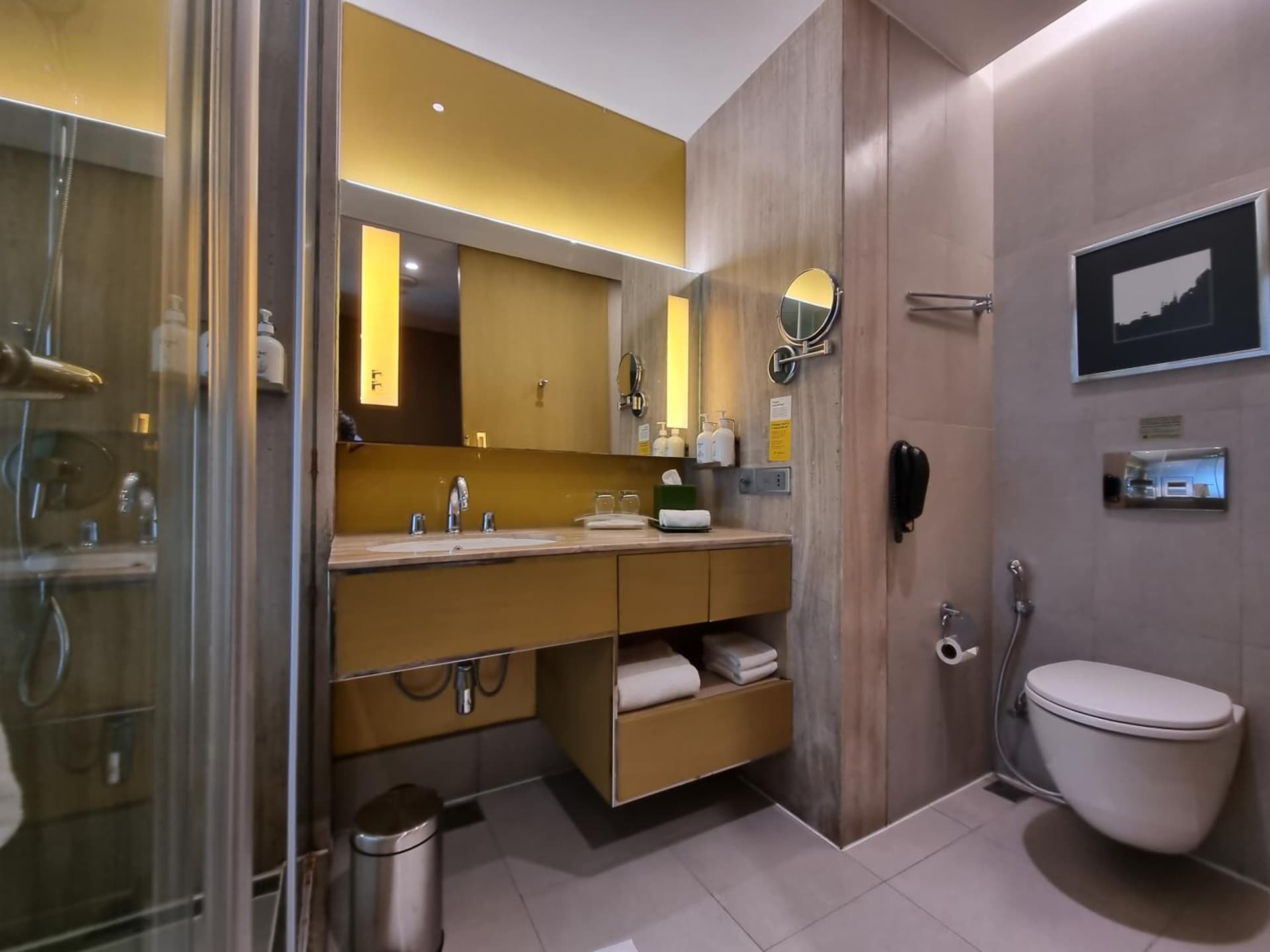 Standard King Pool View Room