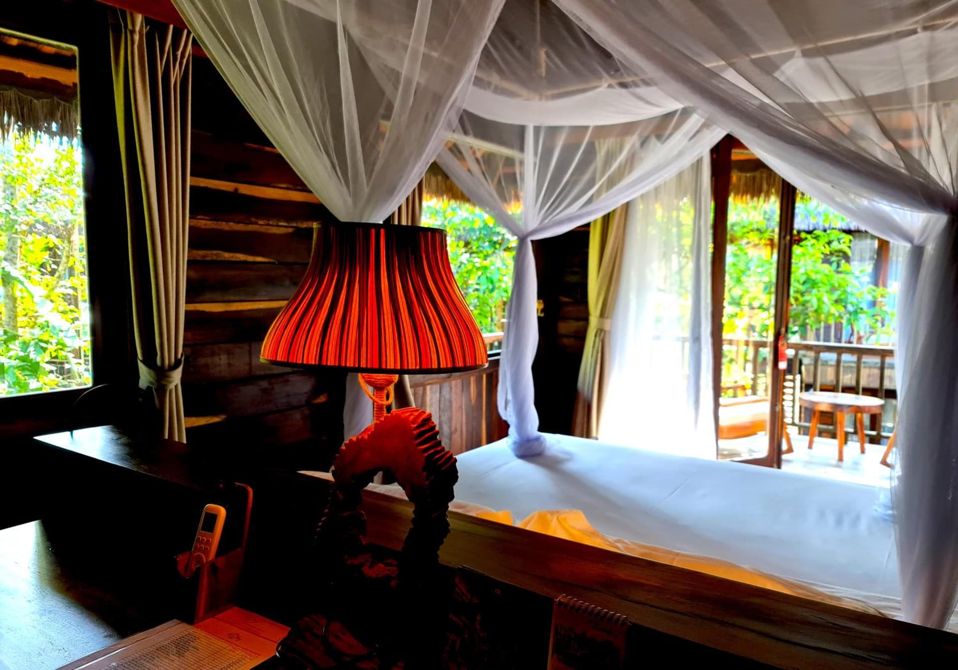 Jungle Bungalow King