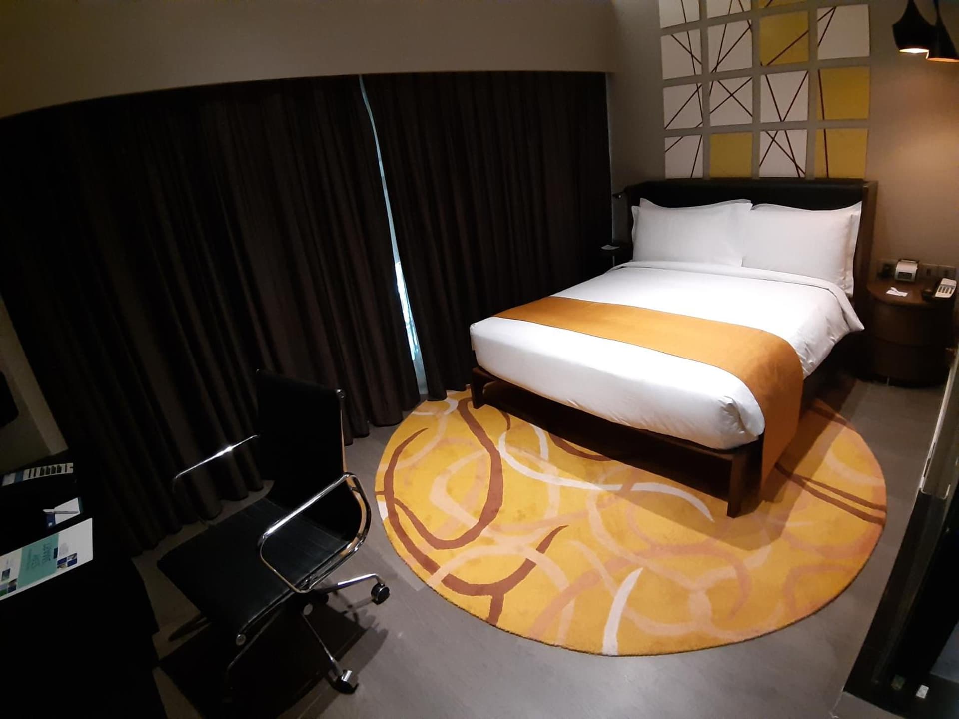 Standard Queen Accessible Room