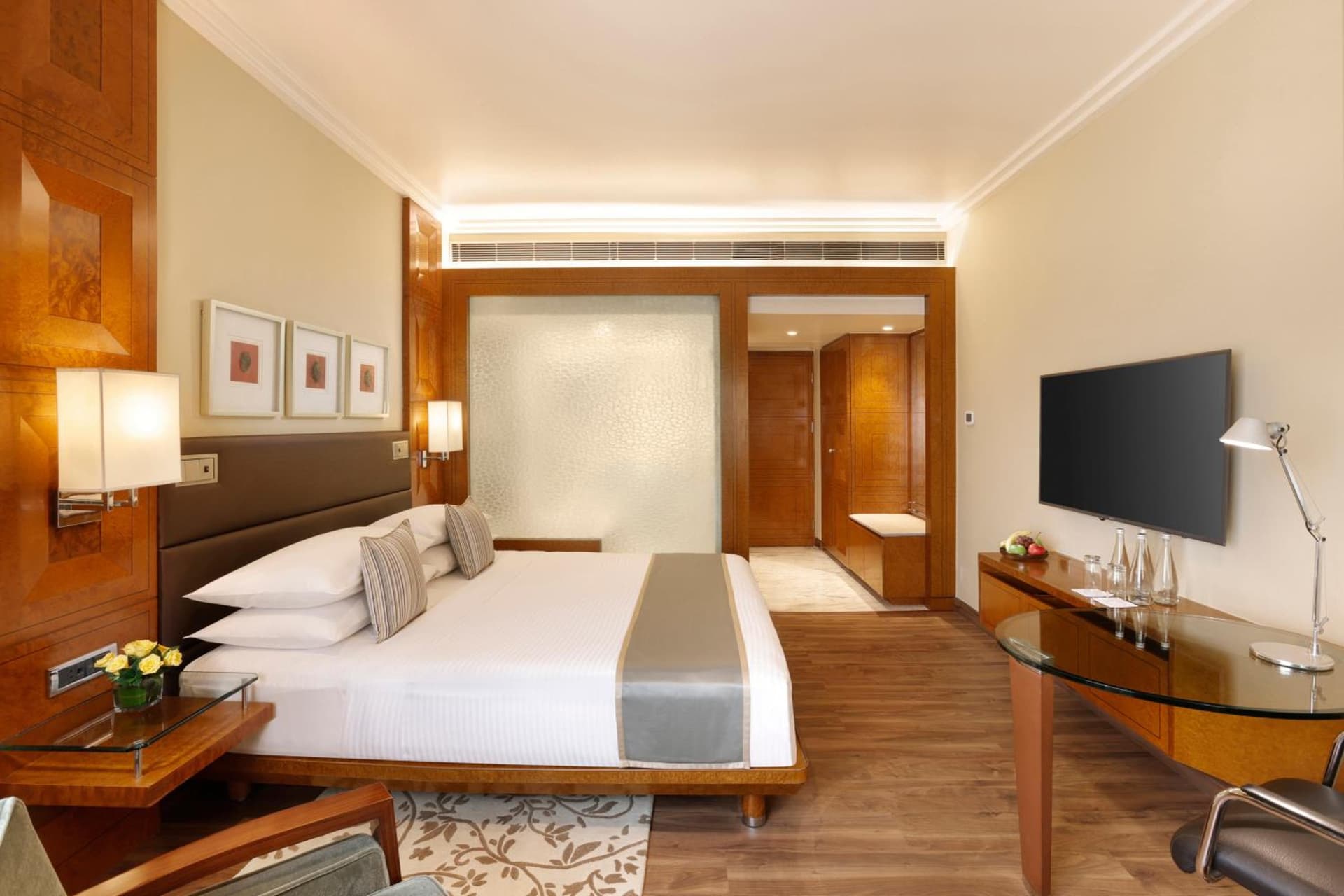 Club King Room