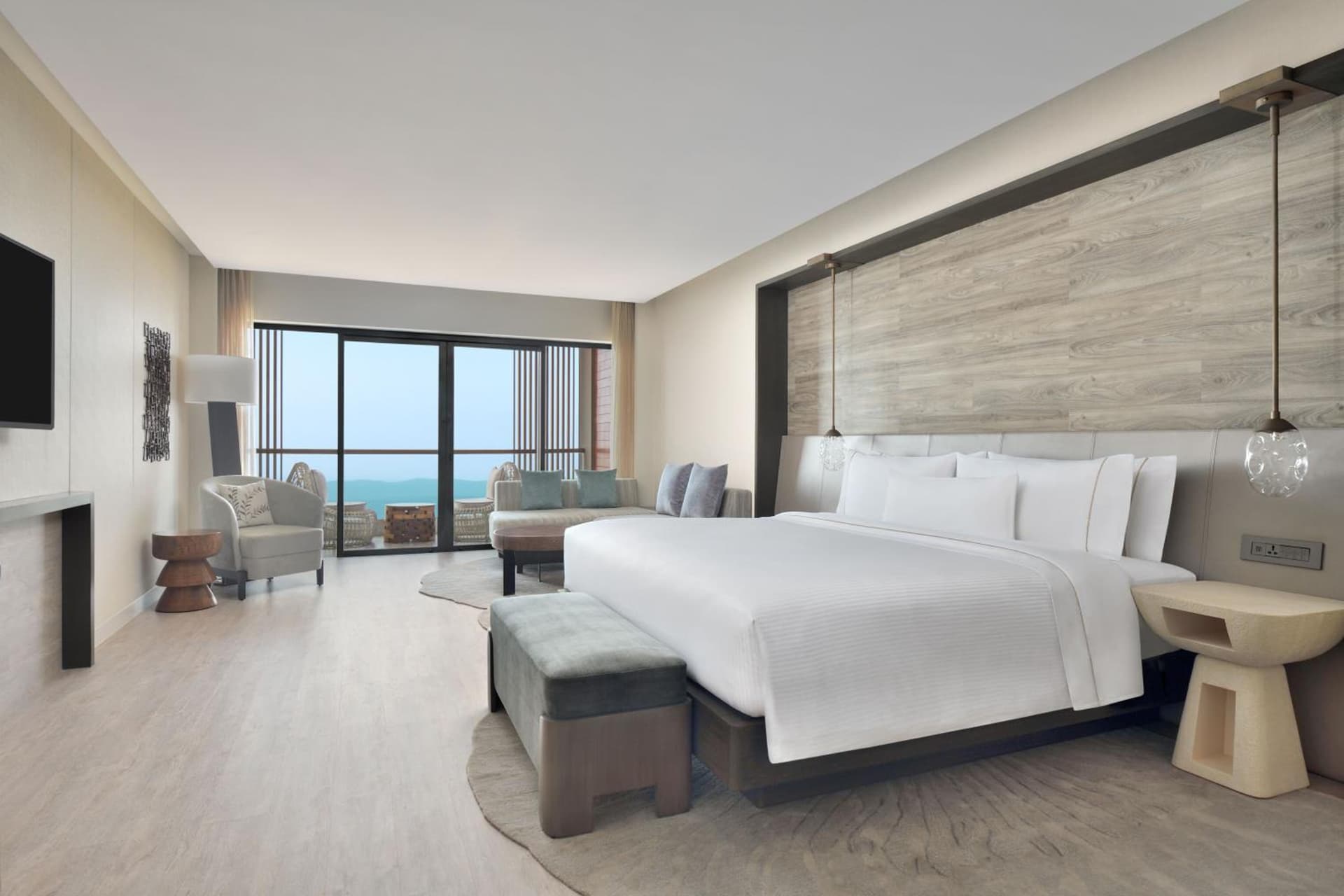 Deluxe King Room with Balcony and Skyline View |