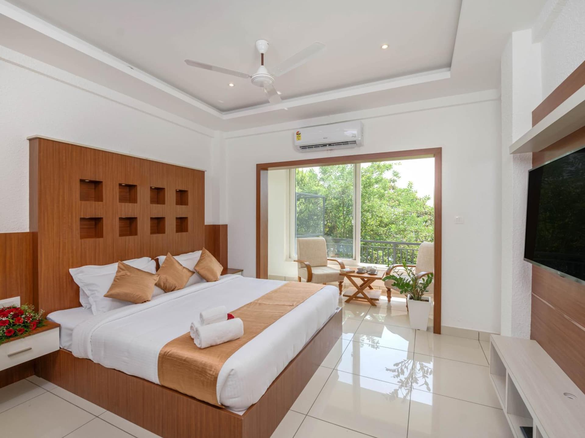 Majestic Ponmudi Dam View Room