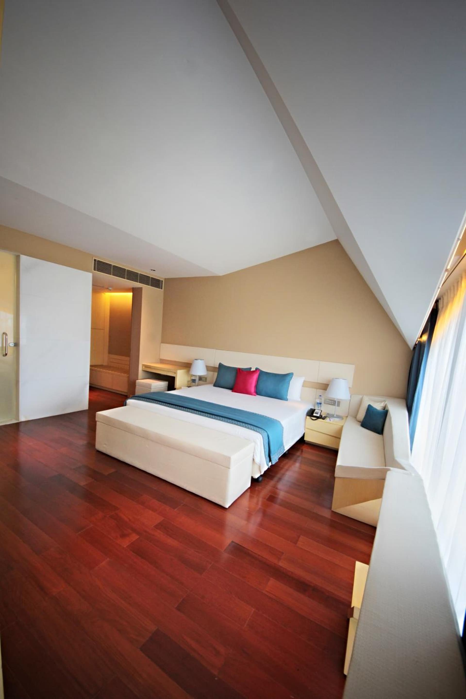 Suite King City View Room