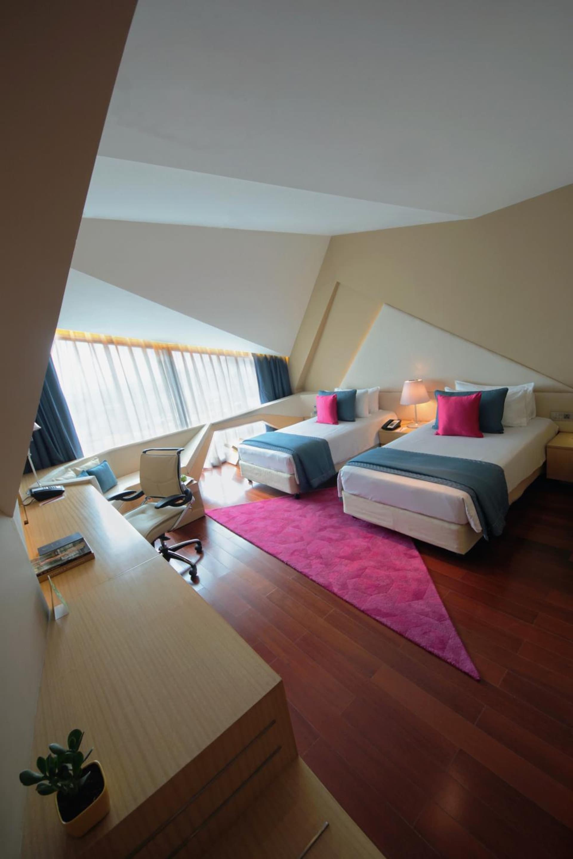 Deluxe Twin City View Room