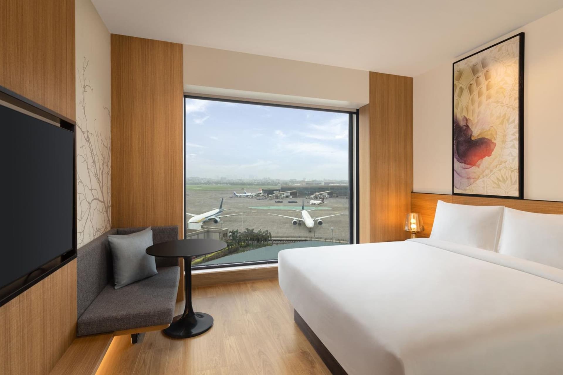 Deluxe Queen Garden View Room