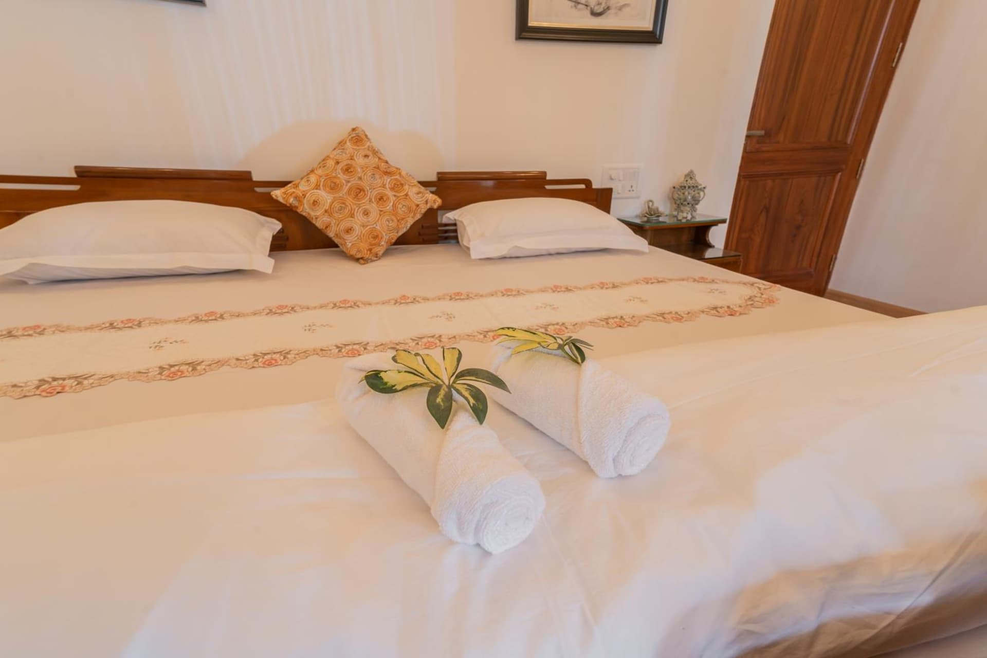 Deluxe Queen Balcony Room