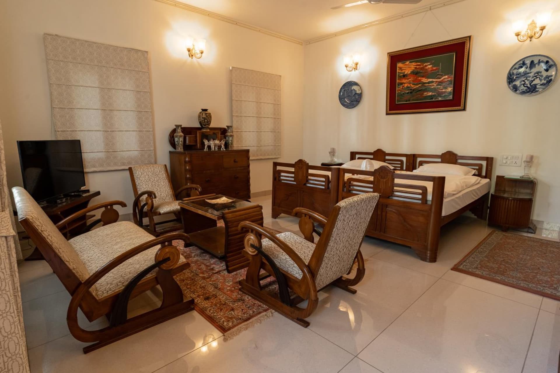Deluxe Queen Balcony Room