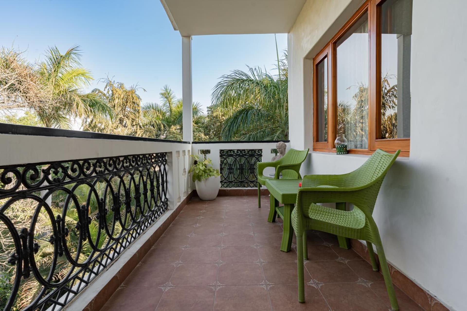 Deluxe Queen Balcony Room