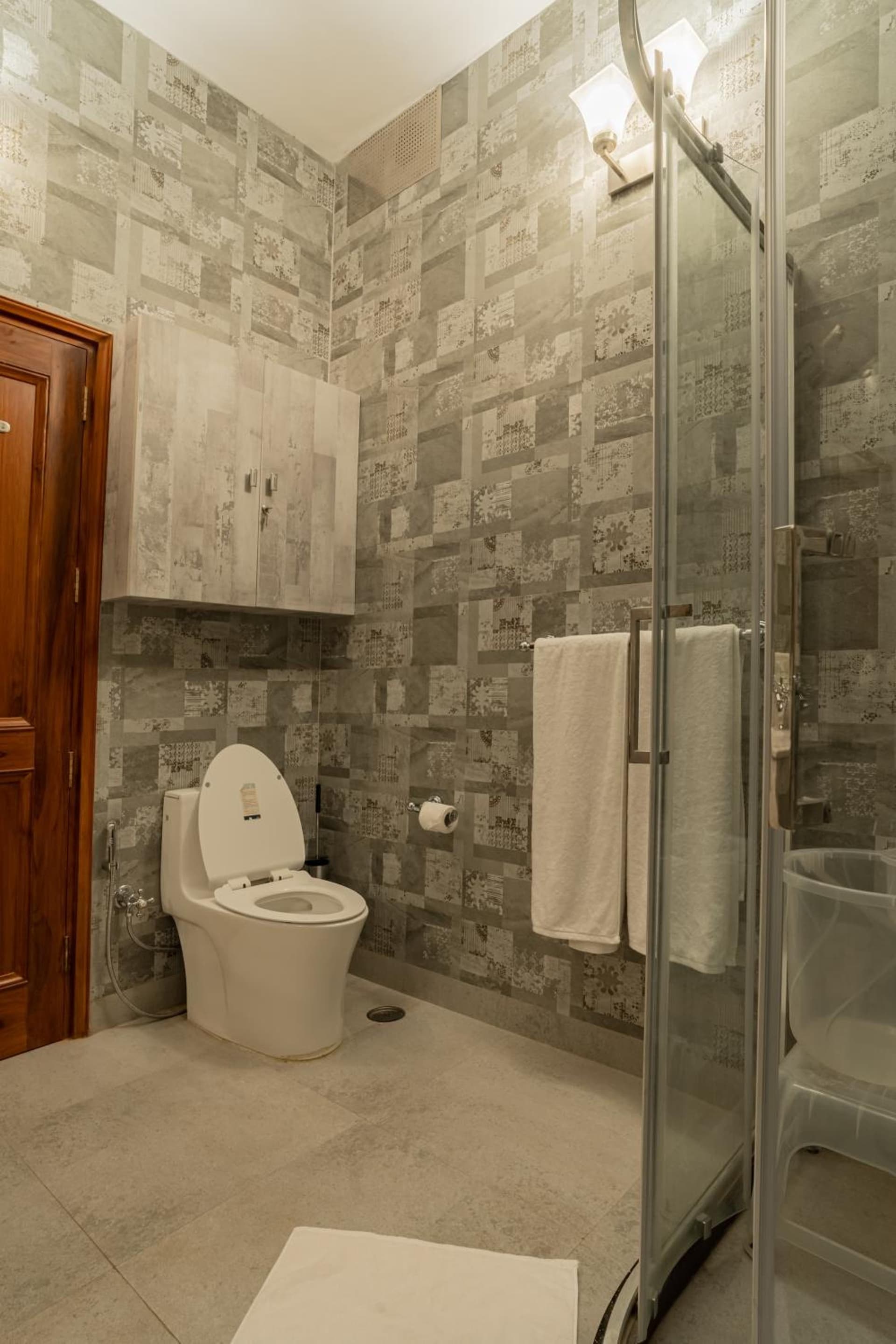 Standard Queen Room