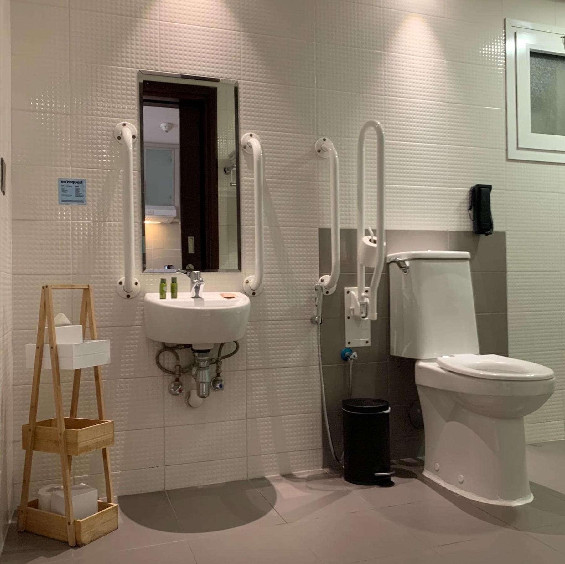 Deluxe King Accessible Room