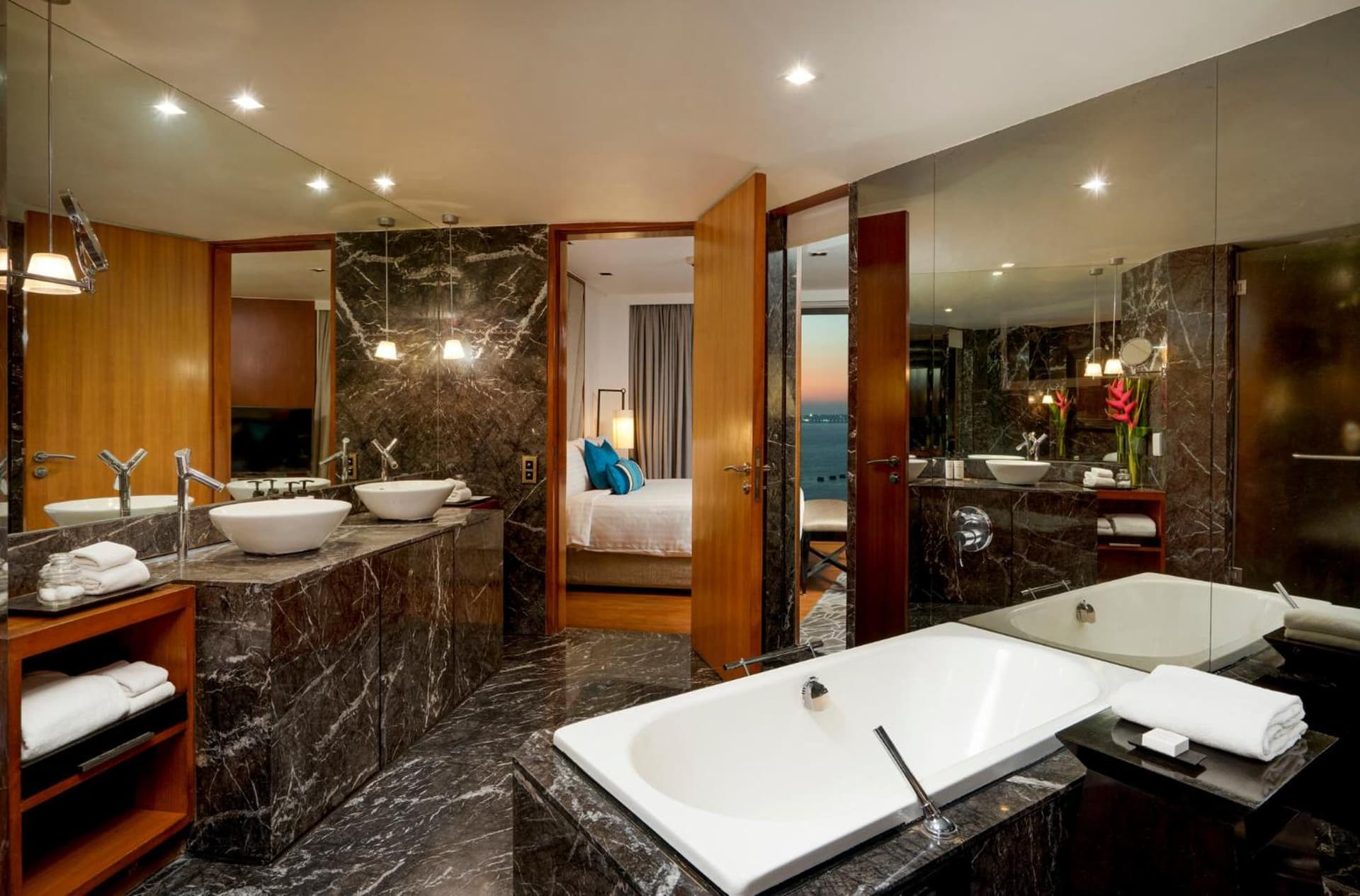 Suite King Sea View Room