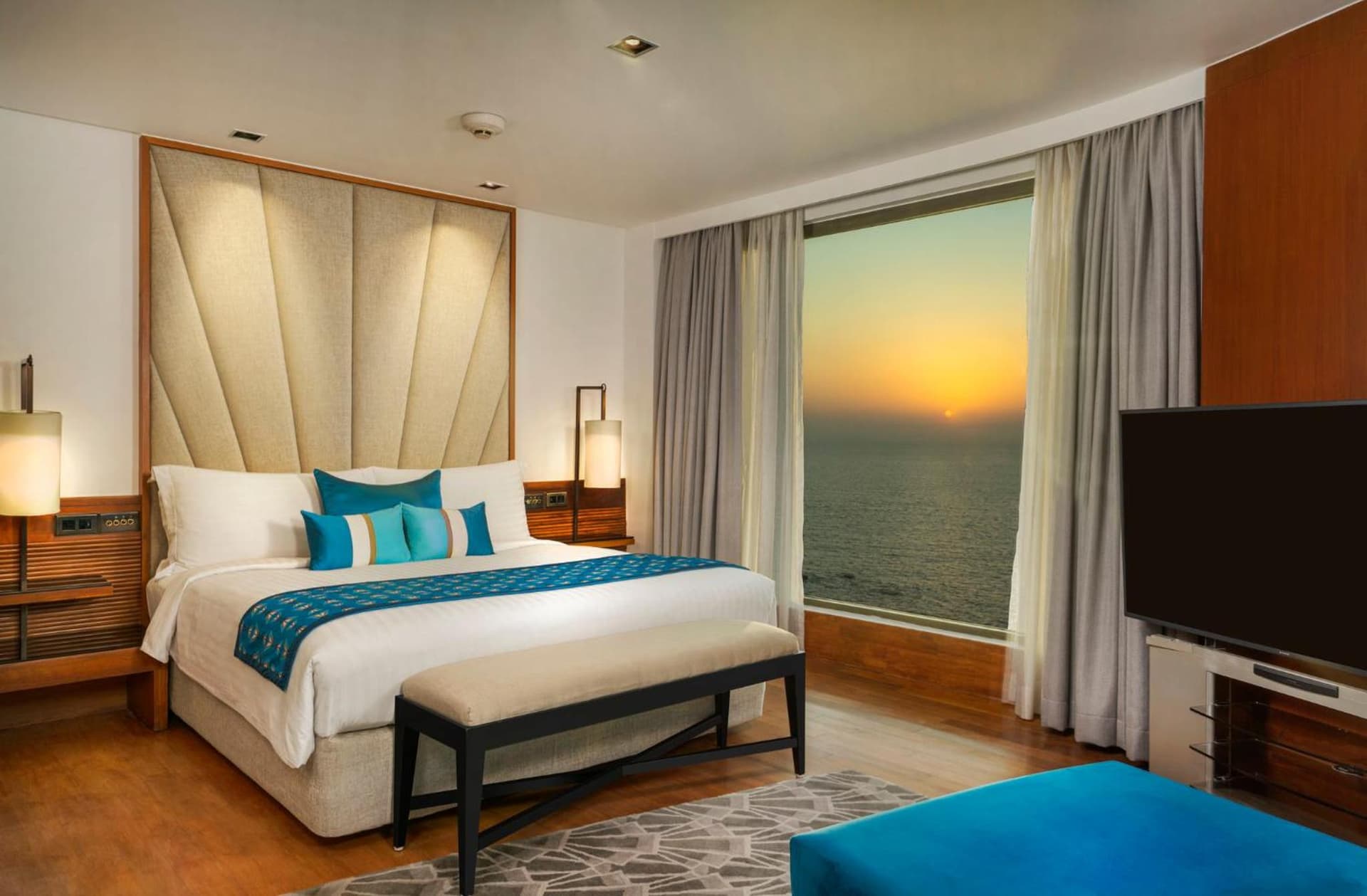 Suite King Sea View Room